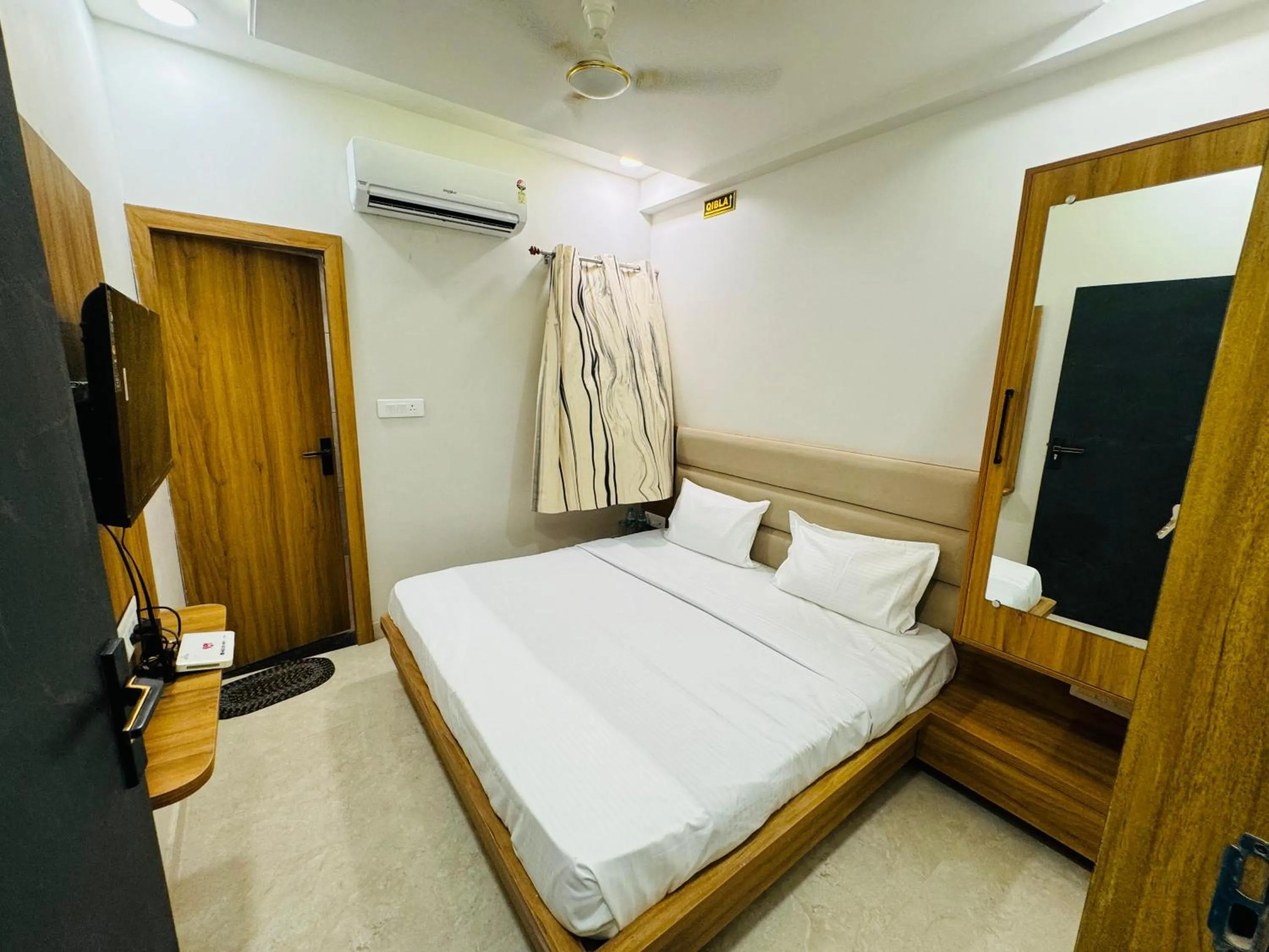 Photo of the whole room, Bed in Hotel Najaf Palace