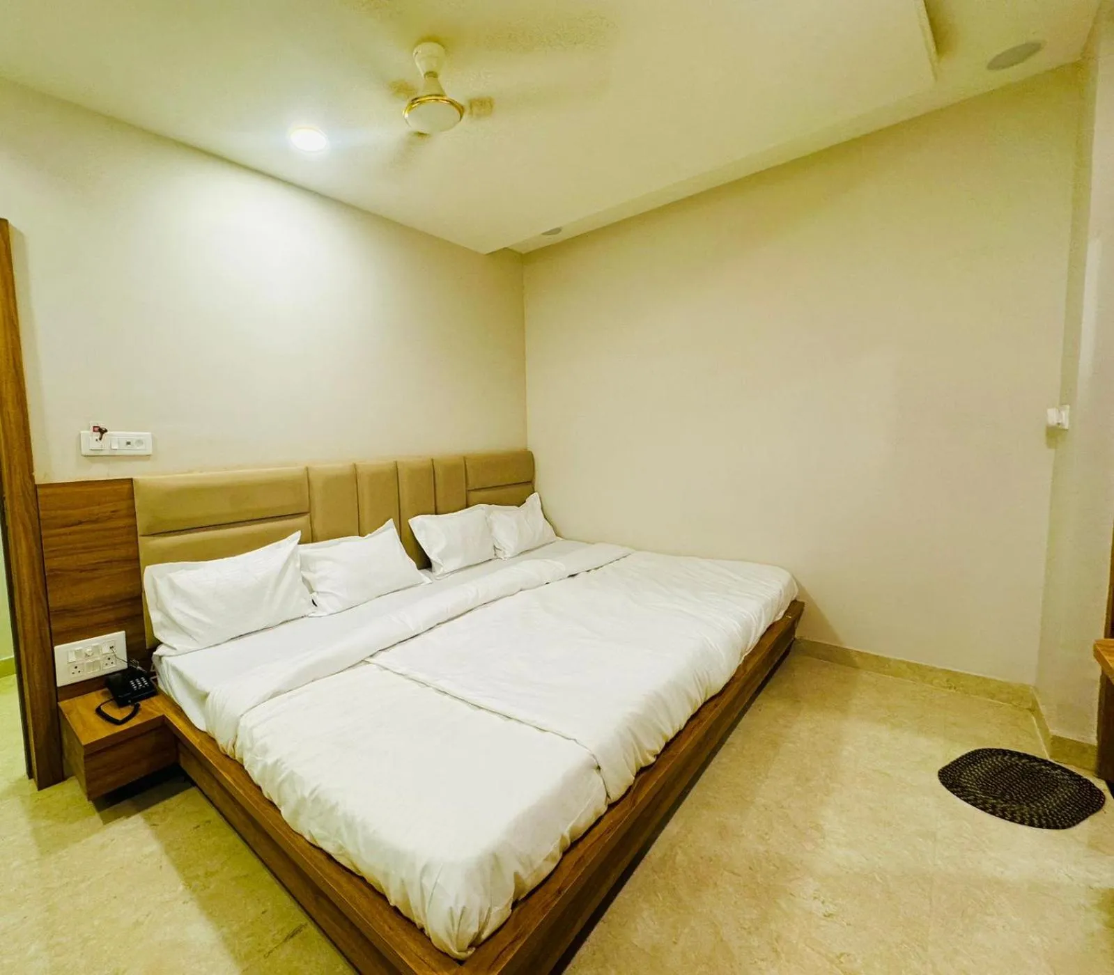 Bedroom, Bed in Hotel Najaf Palace