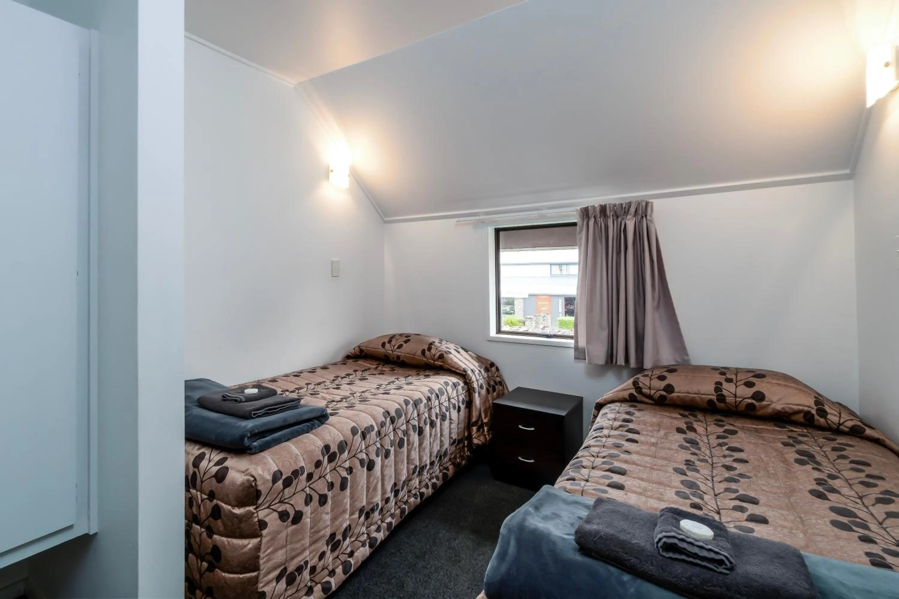 Bed in Centennial Court Hotel