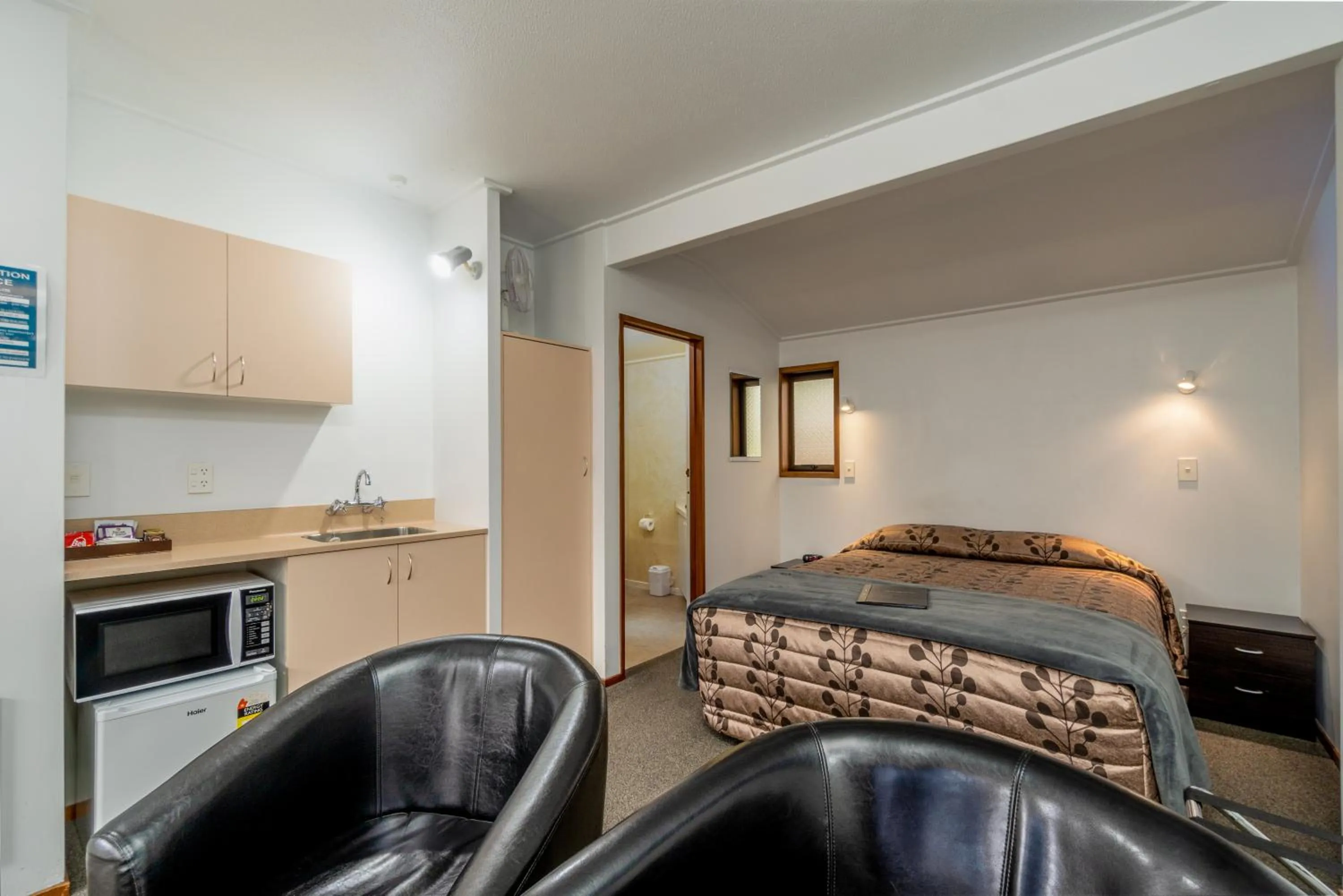 Bed in Centennial Court Hotel