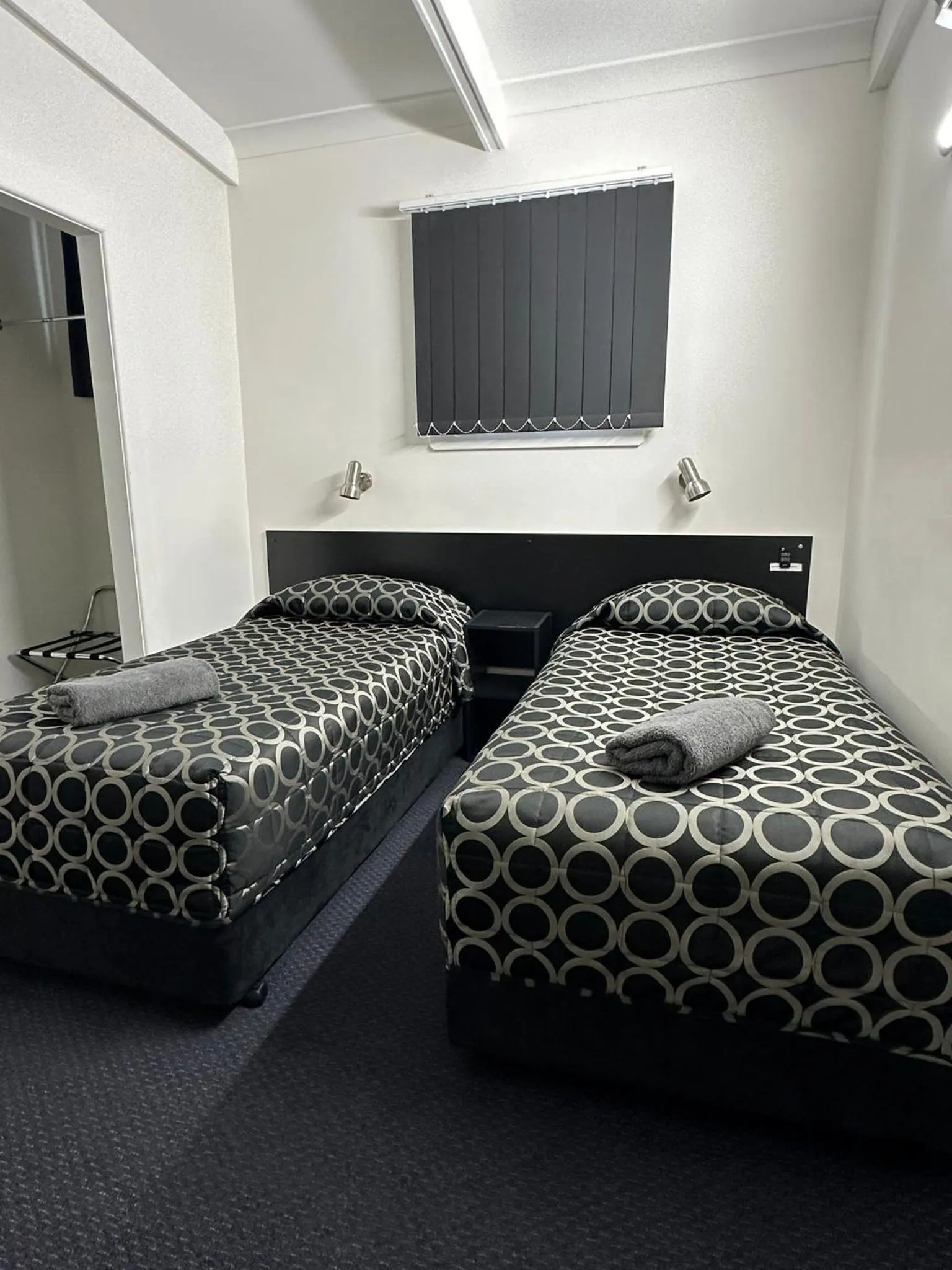 Bed in Twin Swans Motel