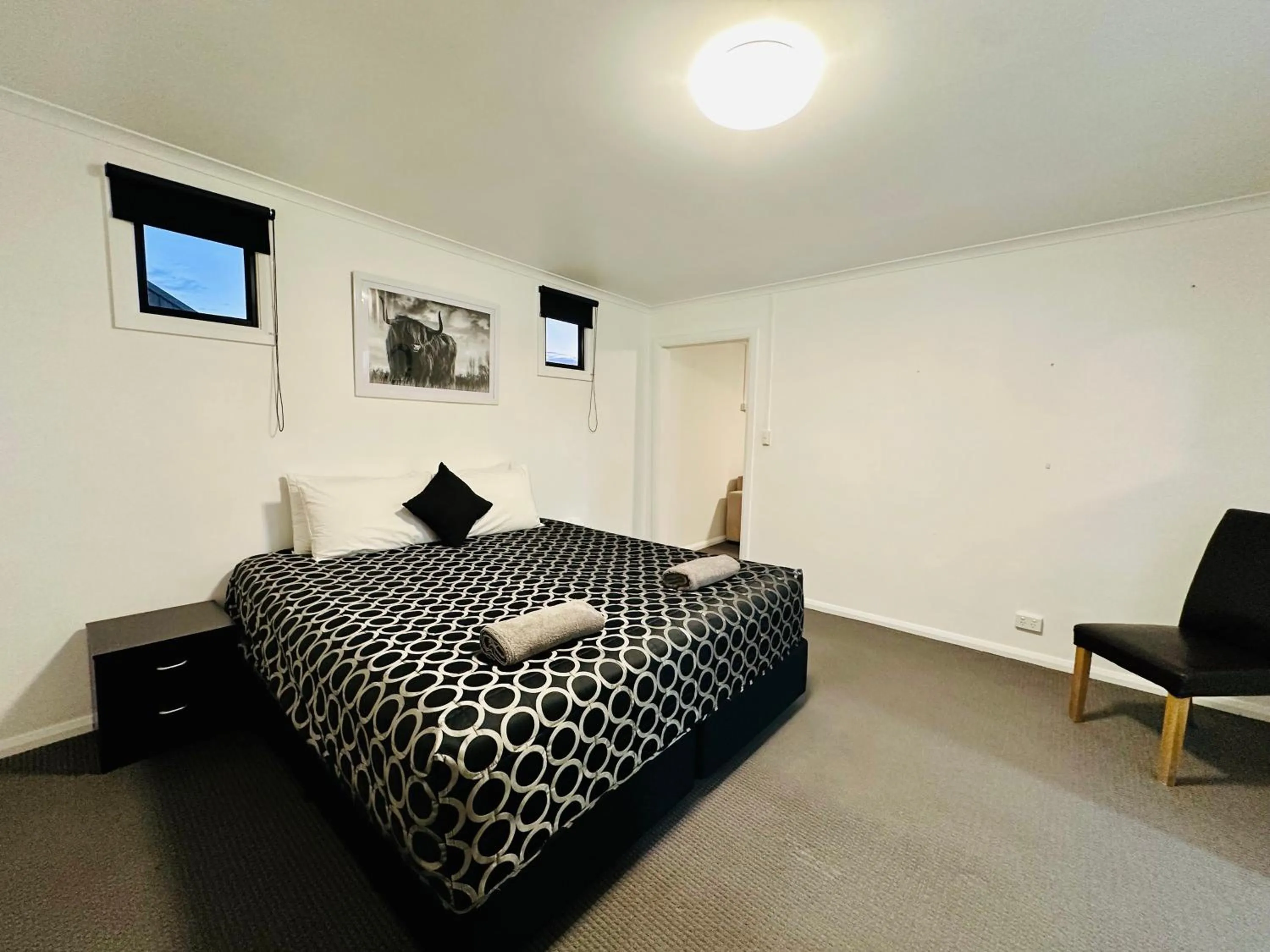 Bed in Twin Swans Motel