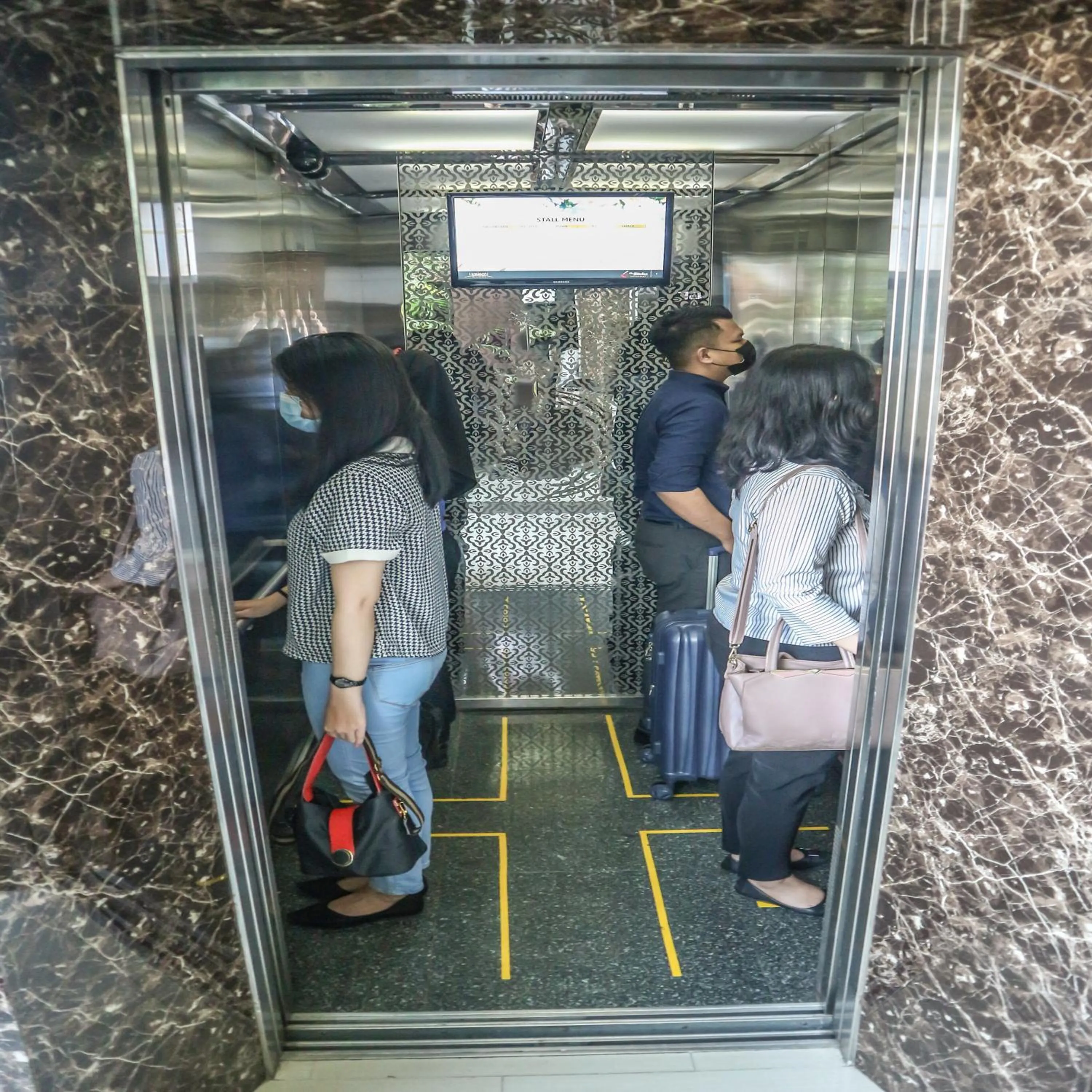 People in Howard Johnson By Wyndham Pekalongan