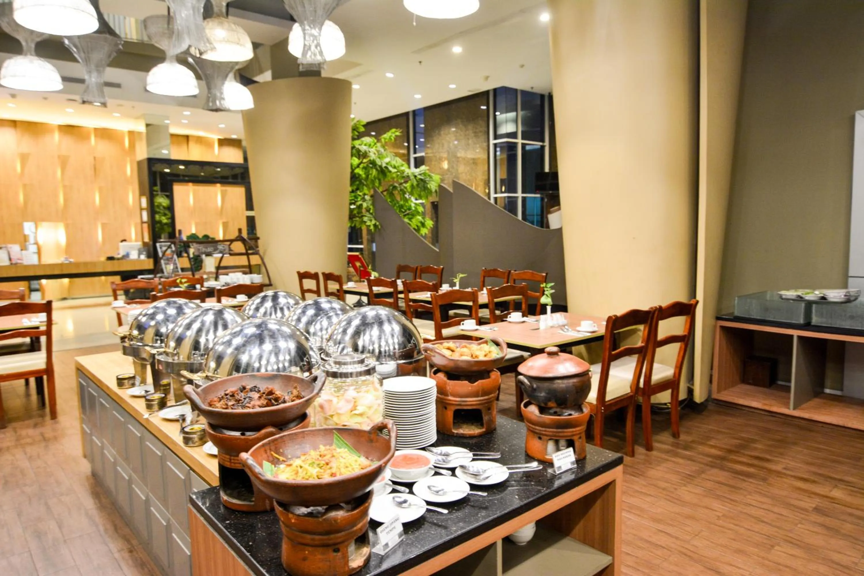 Buffet breakfast in Howard Johnson By Wyndham Pekalongan