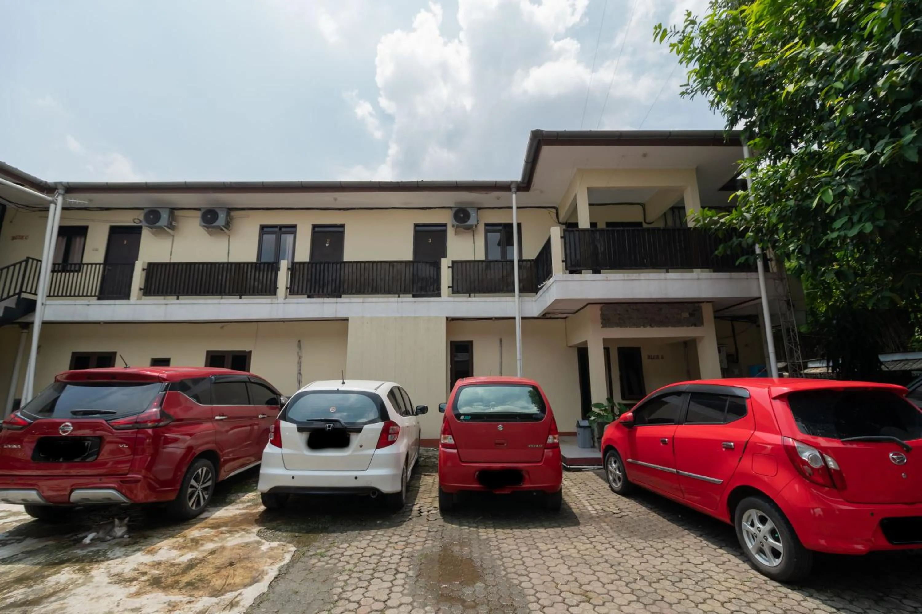 Property building in RedDoorz near Pondok Indah Water Park
