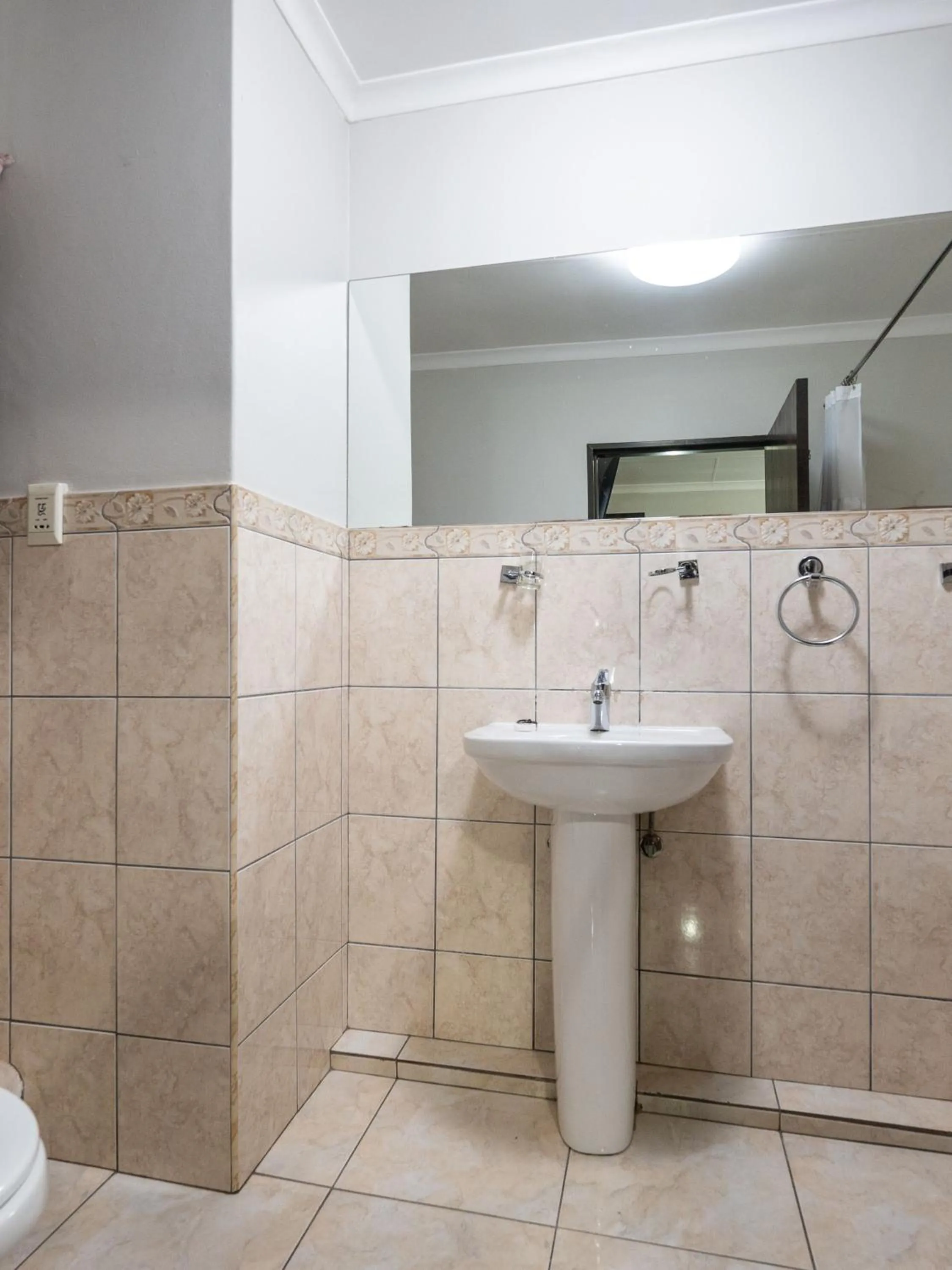 Bathroom in ANEW Hotel & Convention Centre OR Tambo Johannesburg