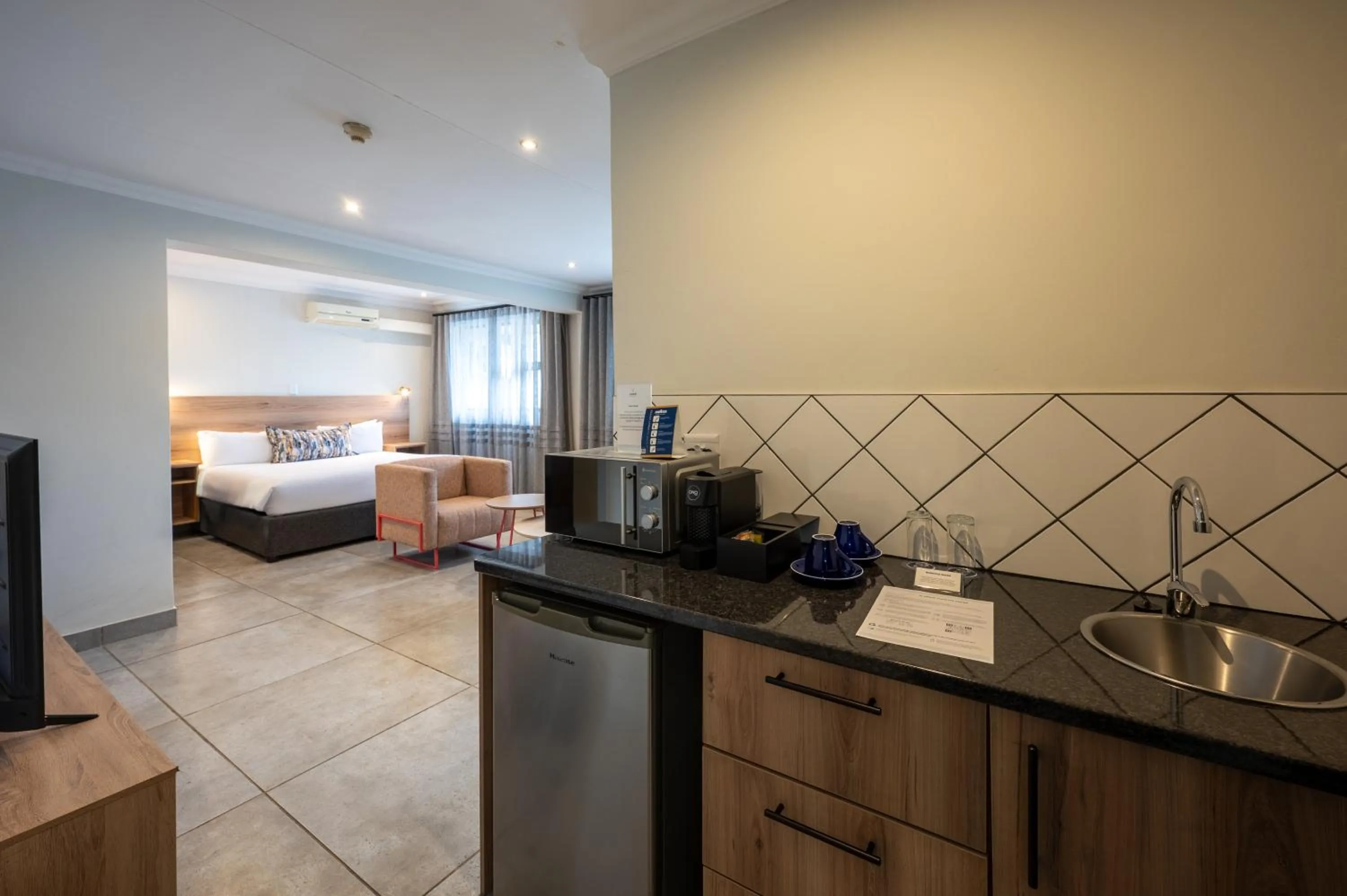 Bed in ANEW Hotel & Convention Centre OR Tambo Johannesburg