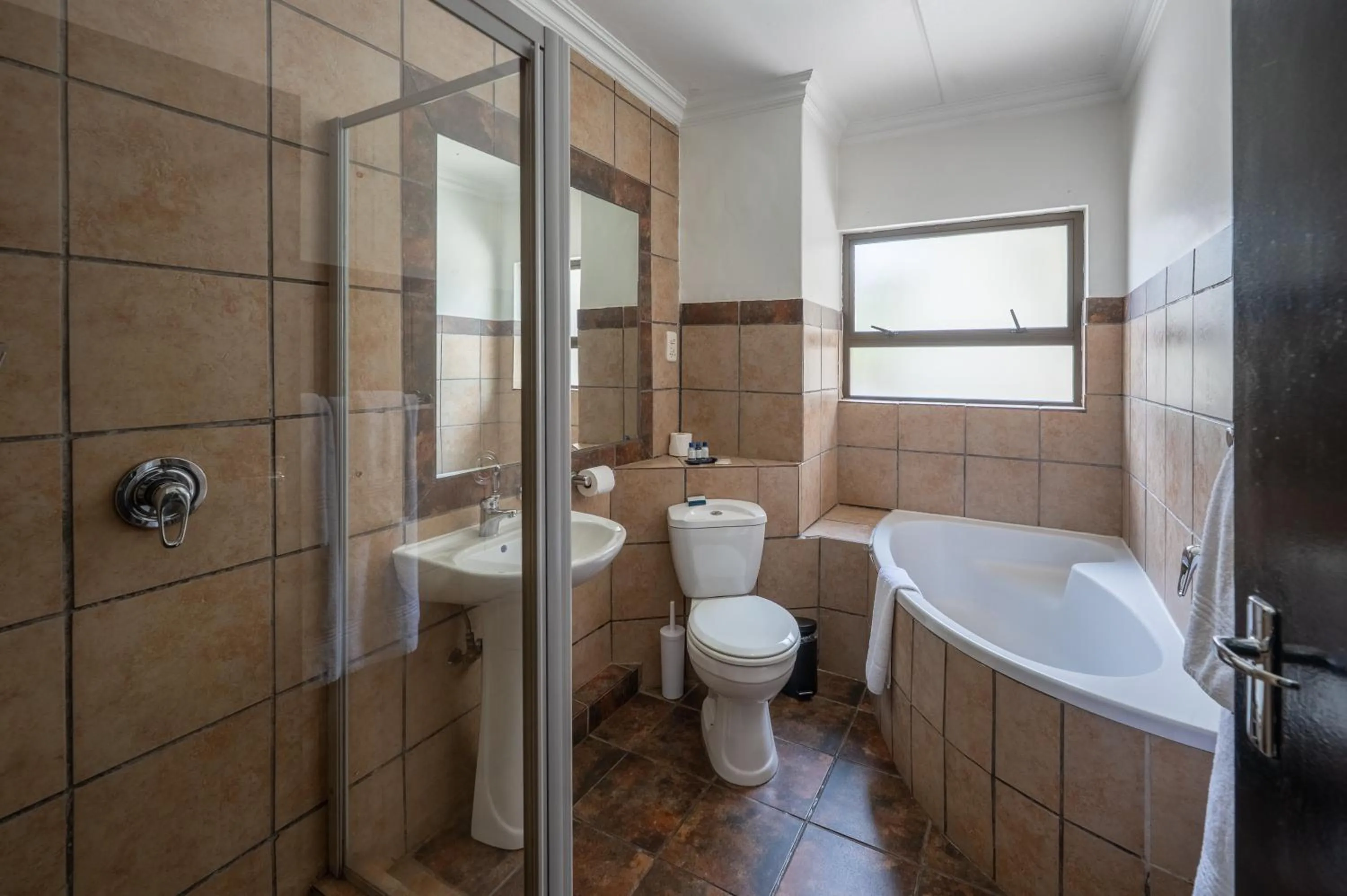 Shower in ANEW Hotel & Convention Centre OR Tambo Johannesburg