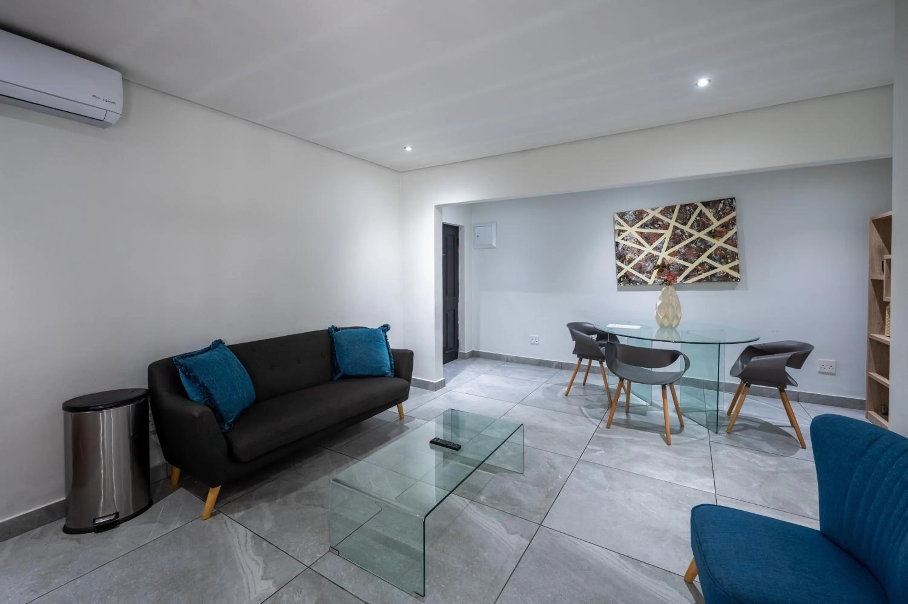 Living room in ANEW Hotel & Convention Centre OR Tambo Johannesburg