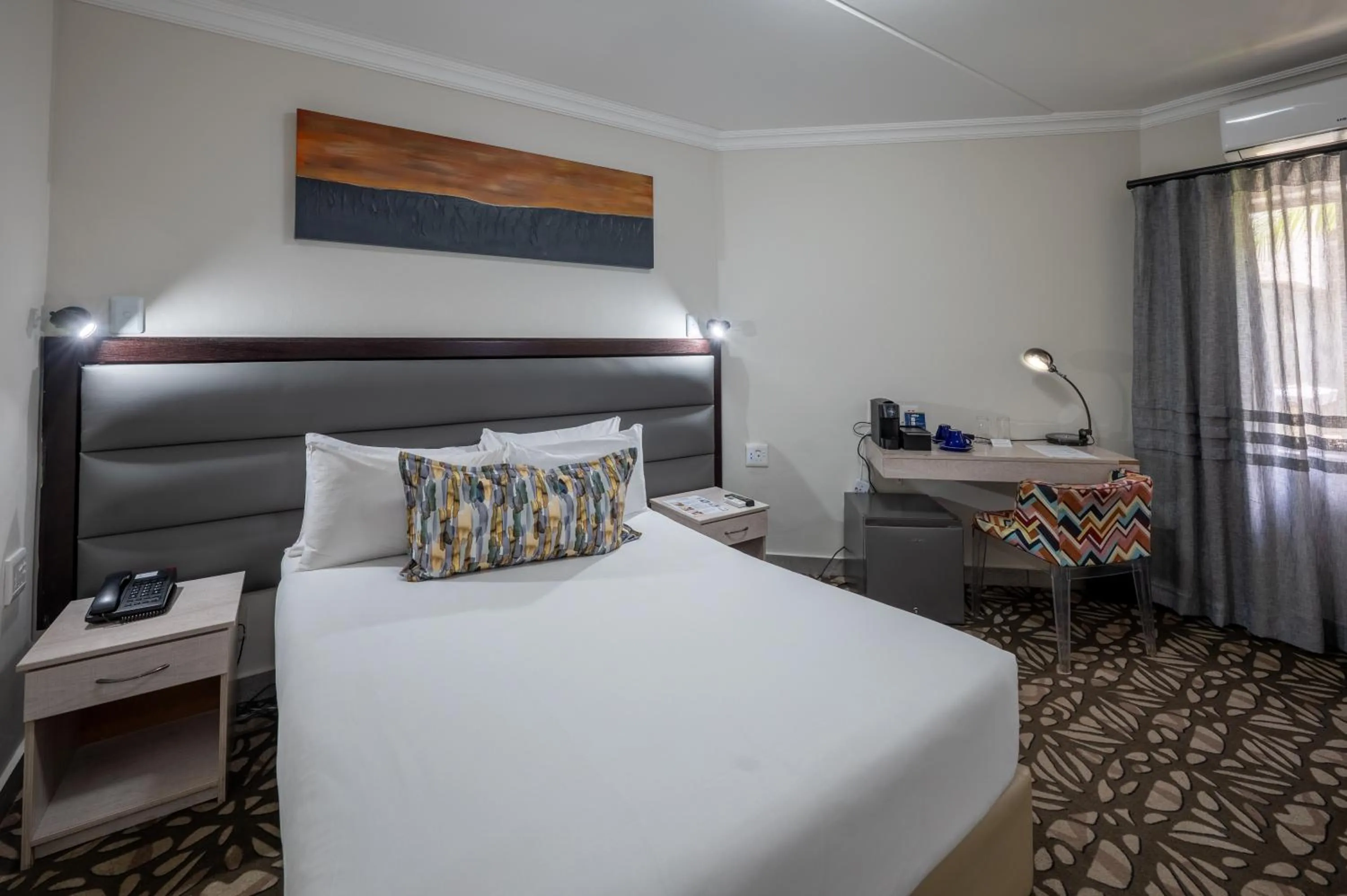 Bed in ANEW Hotel & Convention Centre OR Tambo Johannesburg