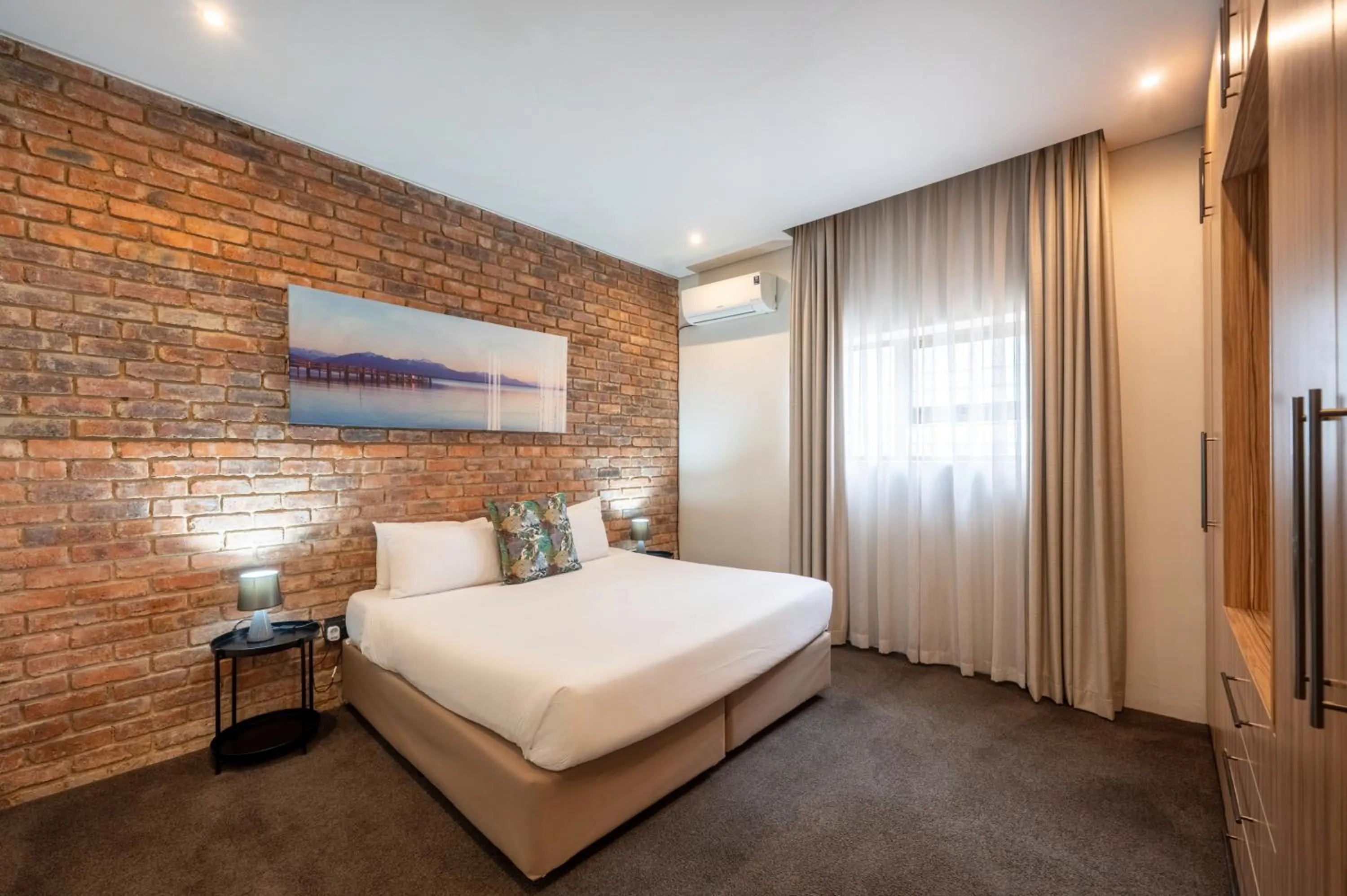 Bed in ANEW Hotel & Convention Centre OR Tambo Johannesburg