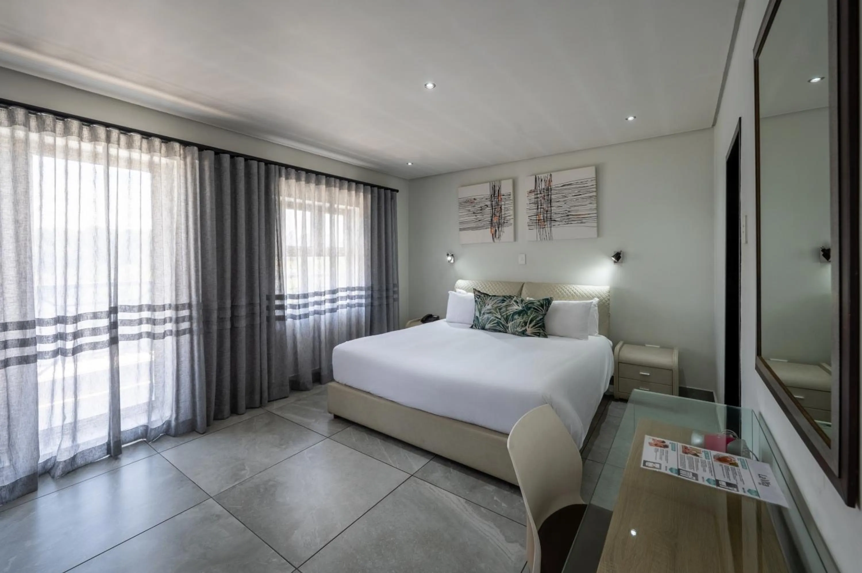 Bed in ANEW Hotel & Convention Centre OR Tambo Johannesburg