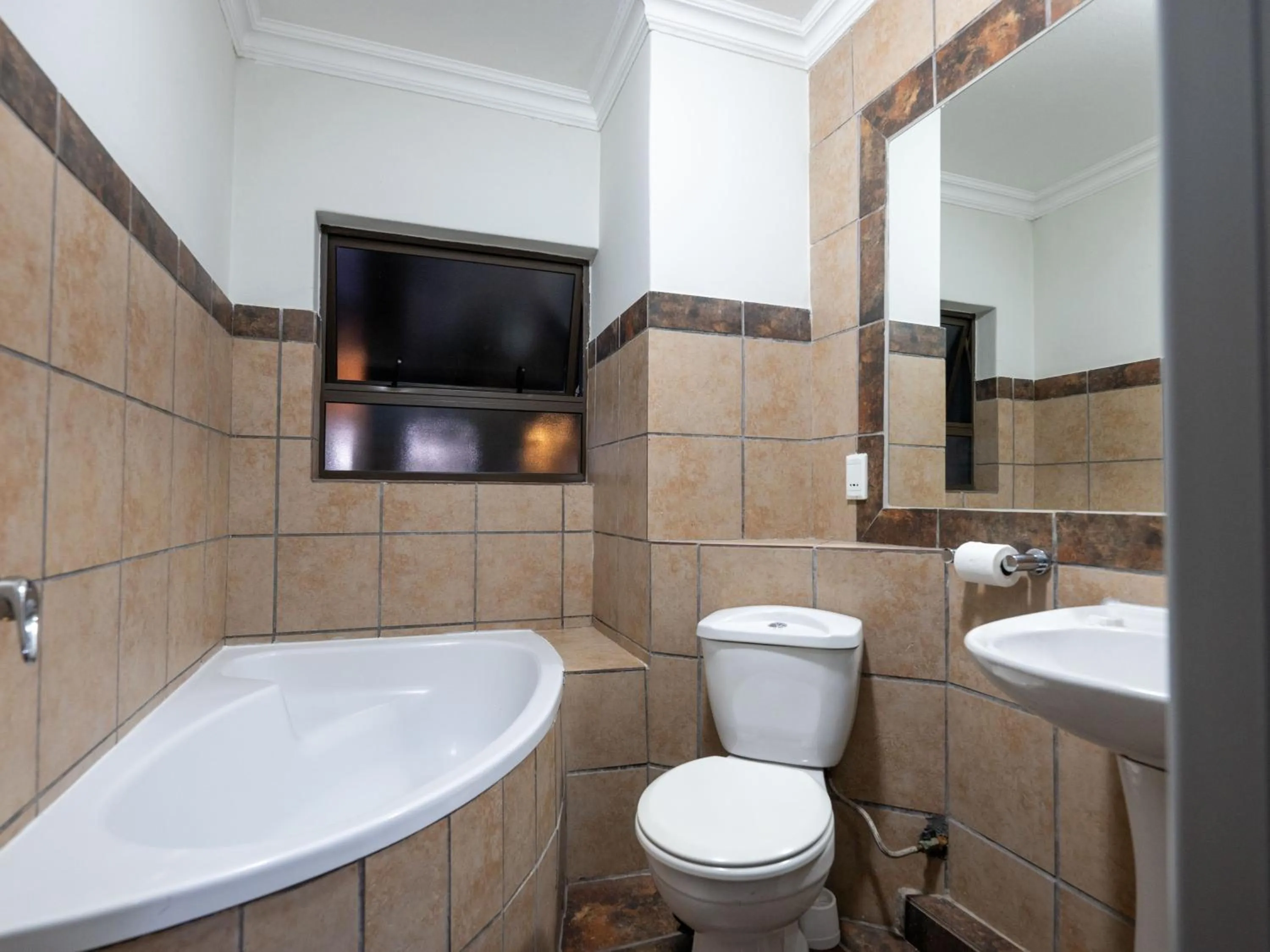 Shower in ANEW Hotel & Convention Centre OR Tambo Johannesburg