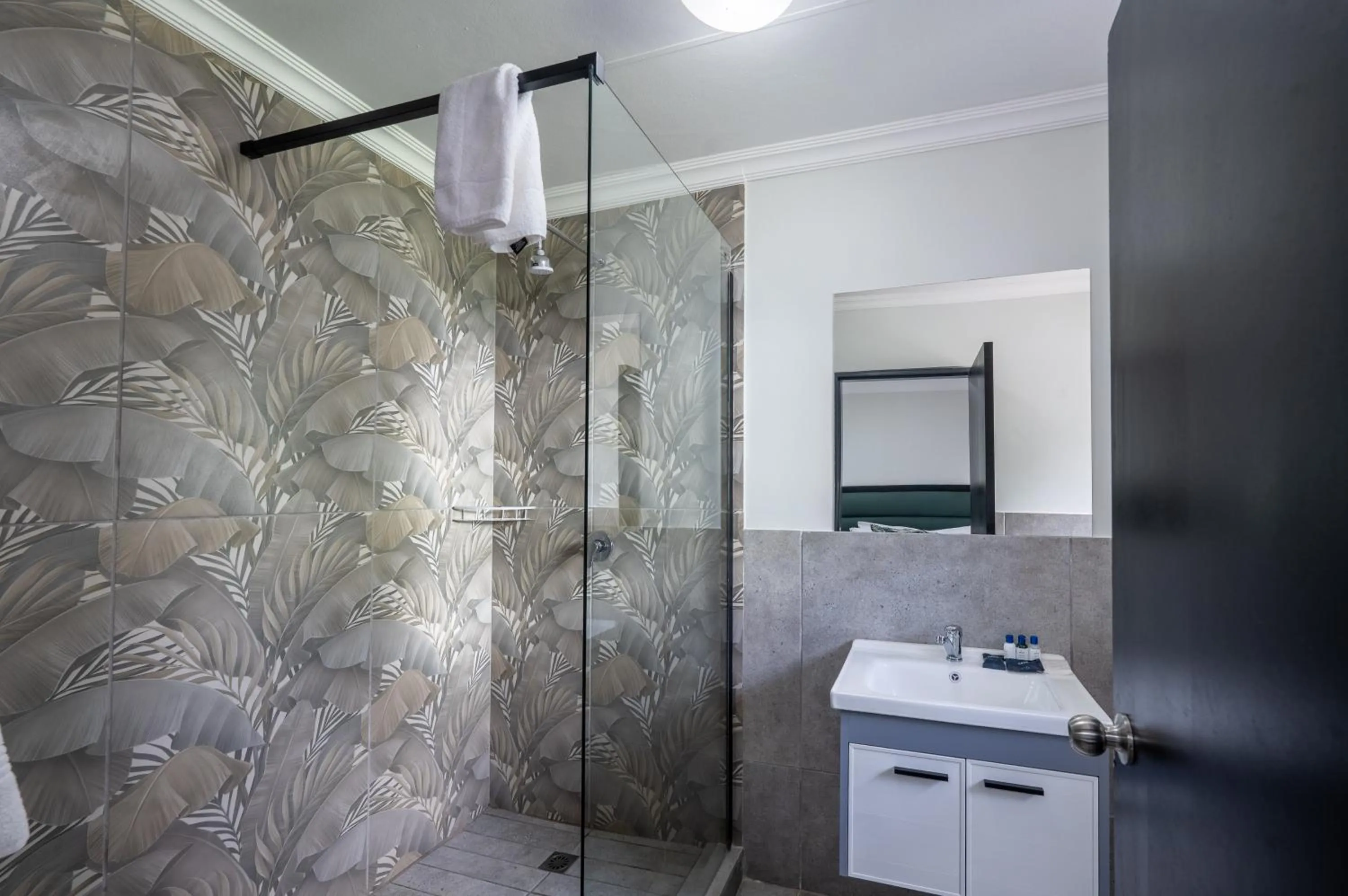 Shower in ANEW Hotel & Convention Centre OR Tambo Johannesburg