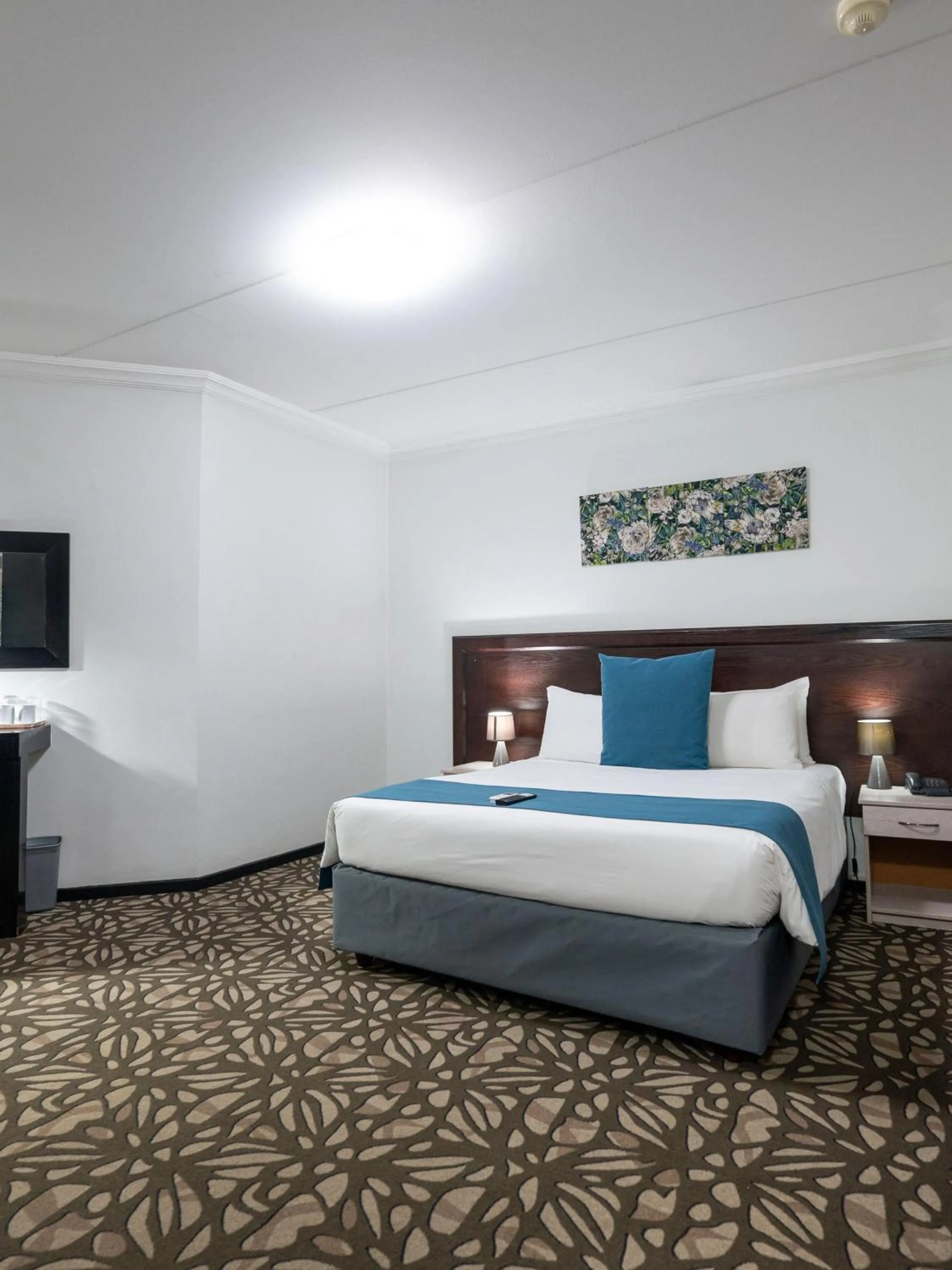 Bed in ANEW Hotel & Convention Centre OR Tambo Johannesburg