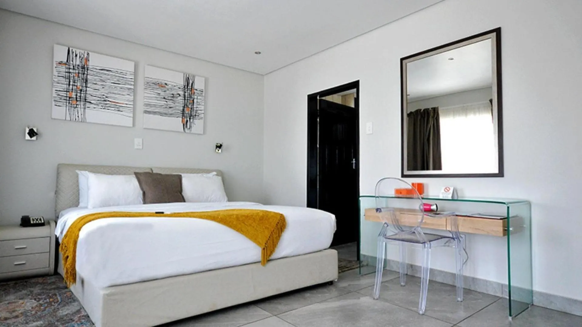 Bed in ANEW Hotel & Convention Centre OR Tambo Johannesburg