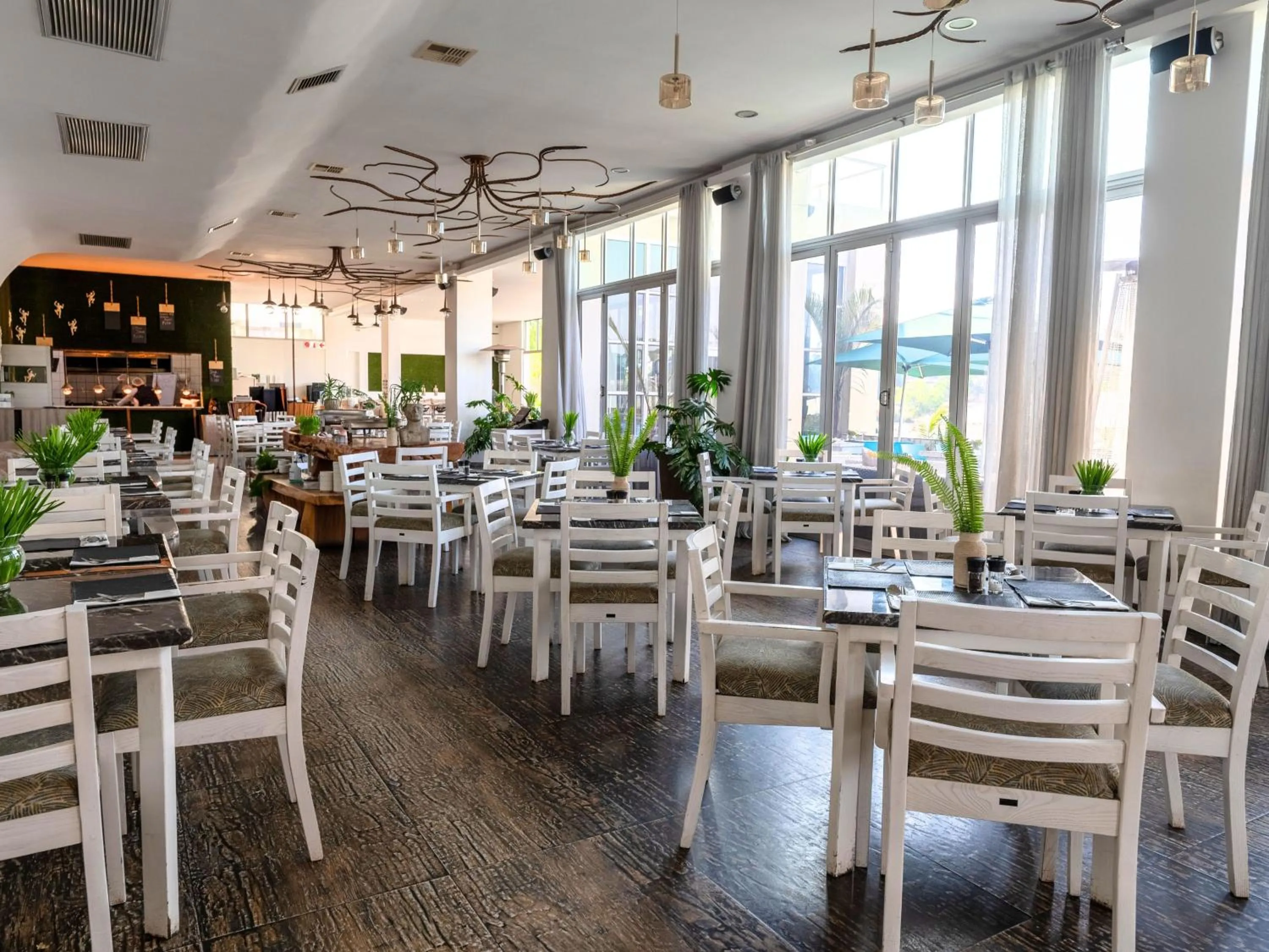 Restaurant/places to eat in ANEW Hotel & Convention Centre OR Tambo Johannesburg