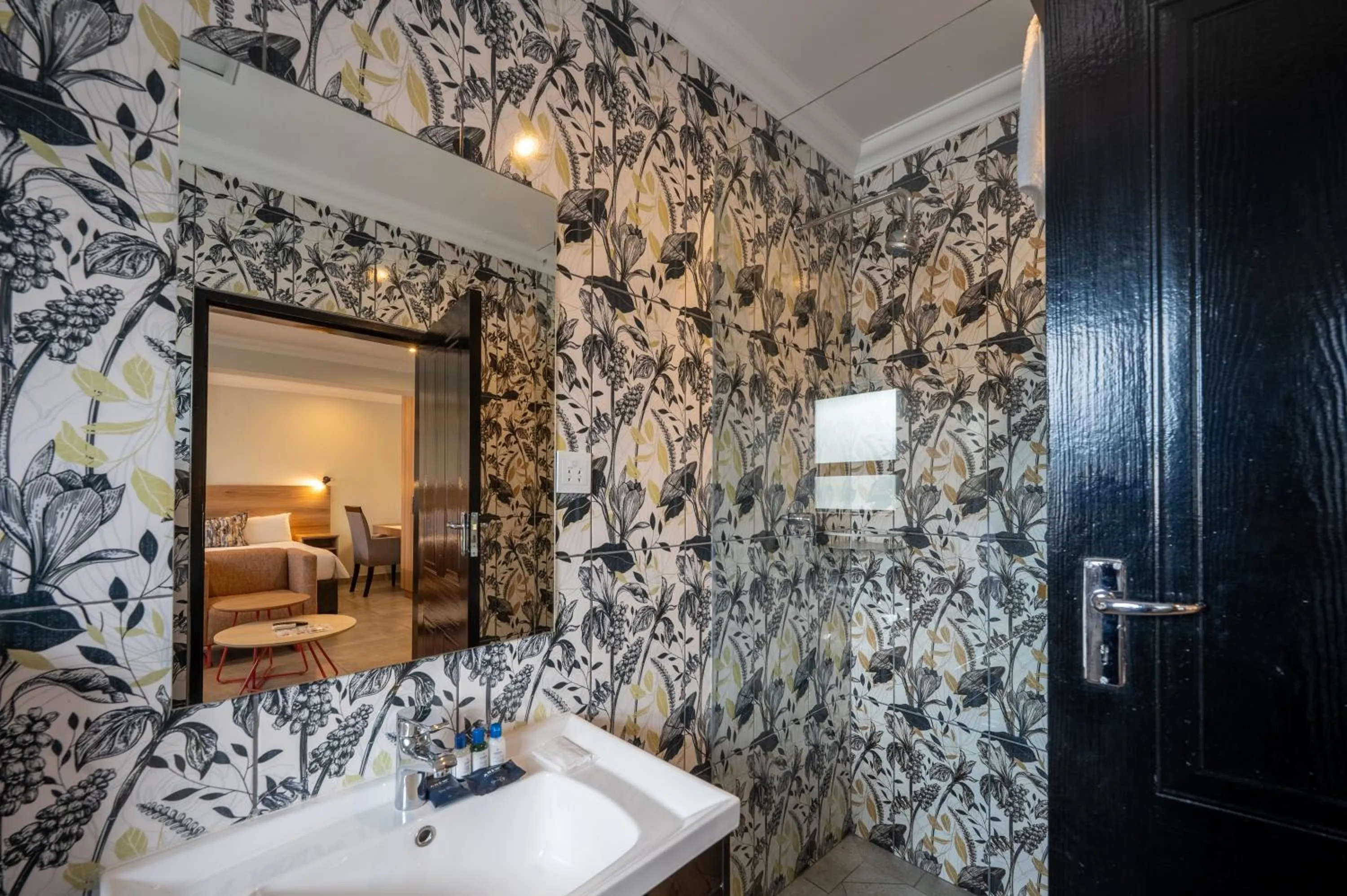 Bathroom, Bed in ANEW Hotel & Convention Centre OR Tambo Johannesburg