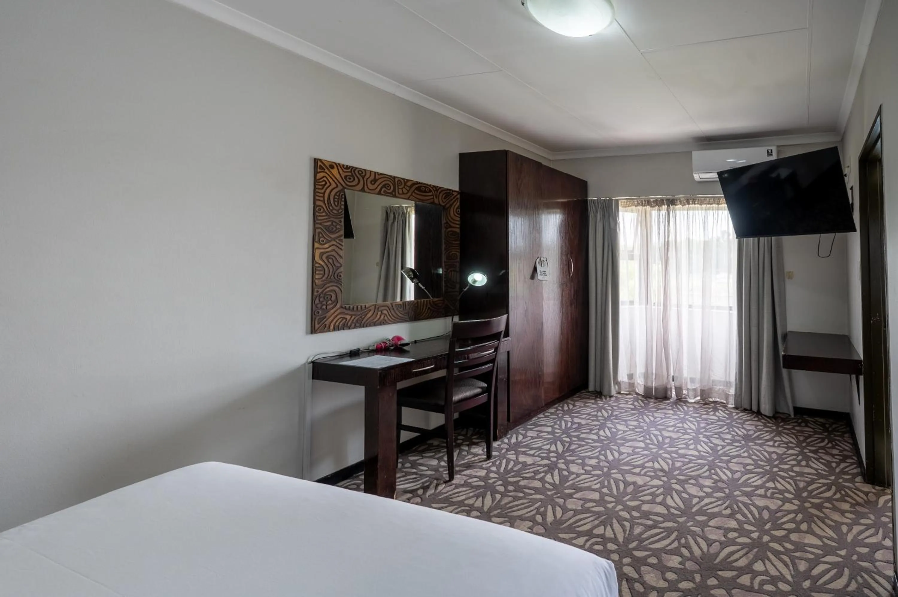 Bed in ANEW Hotel & Convention Centre OR Tambo Johannesburg