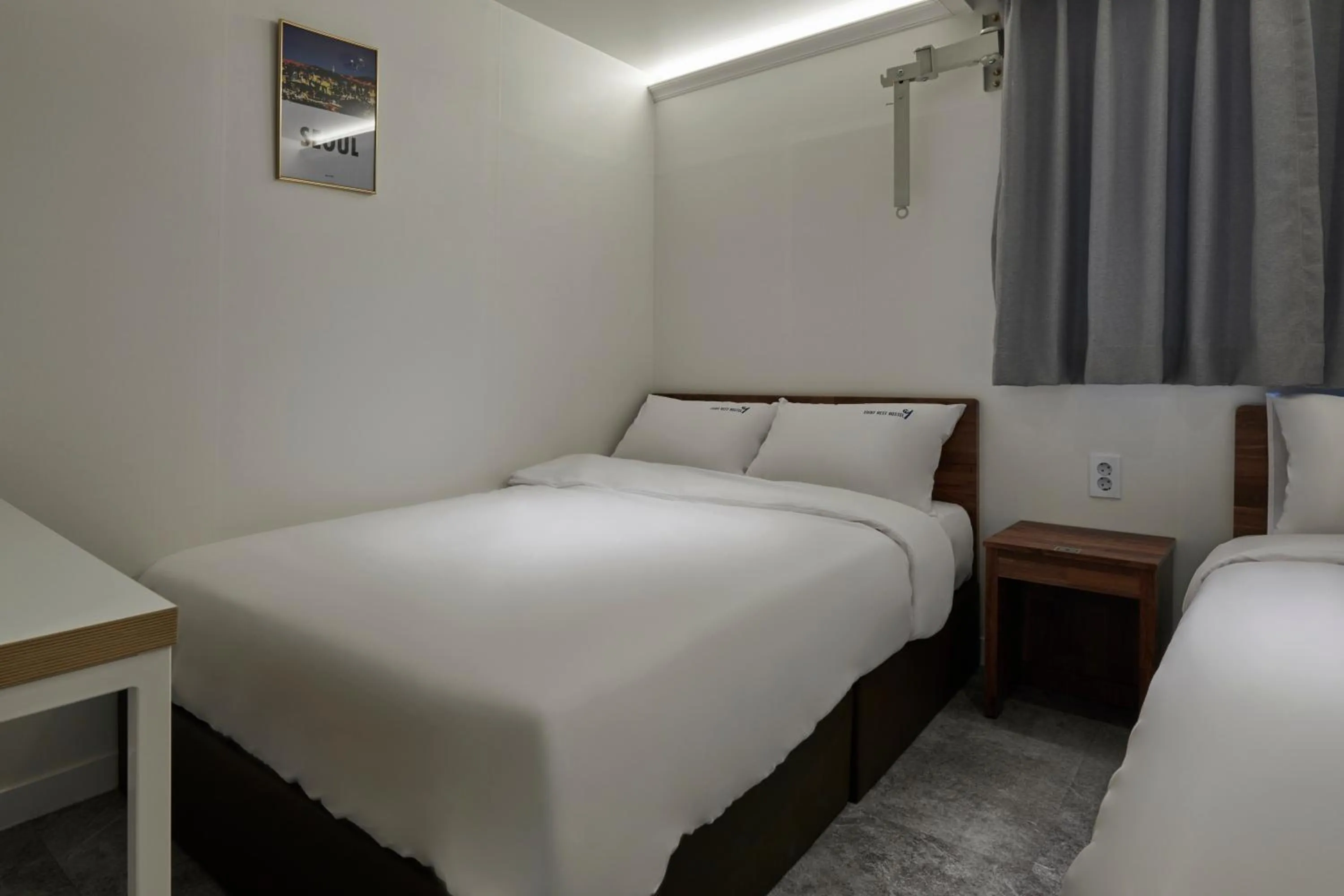 Photo of the whole room, Bed in Eight Rest Hostel Myeongdong