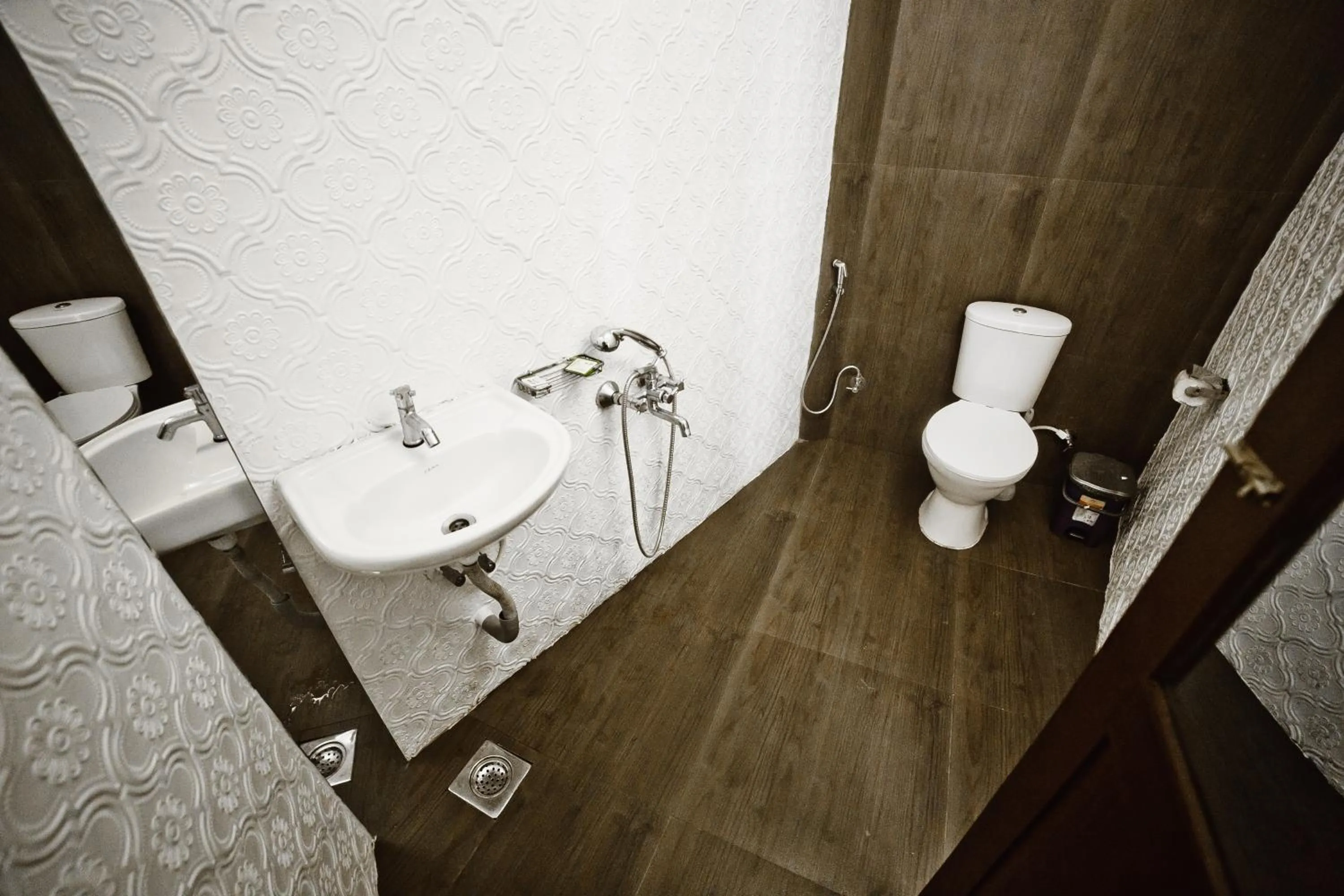 Shower, Bathroom in InDa hotel