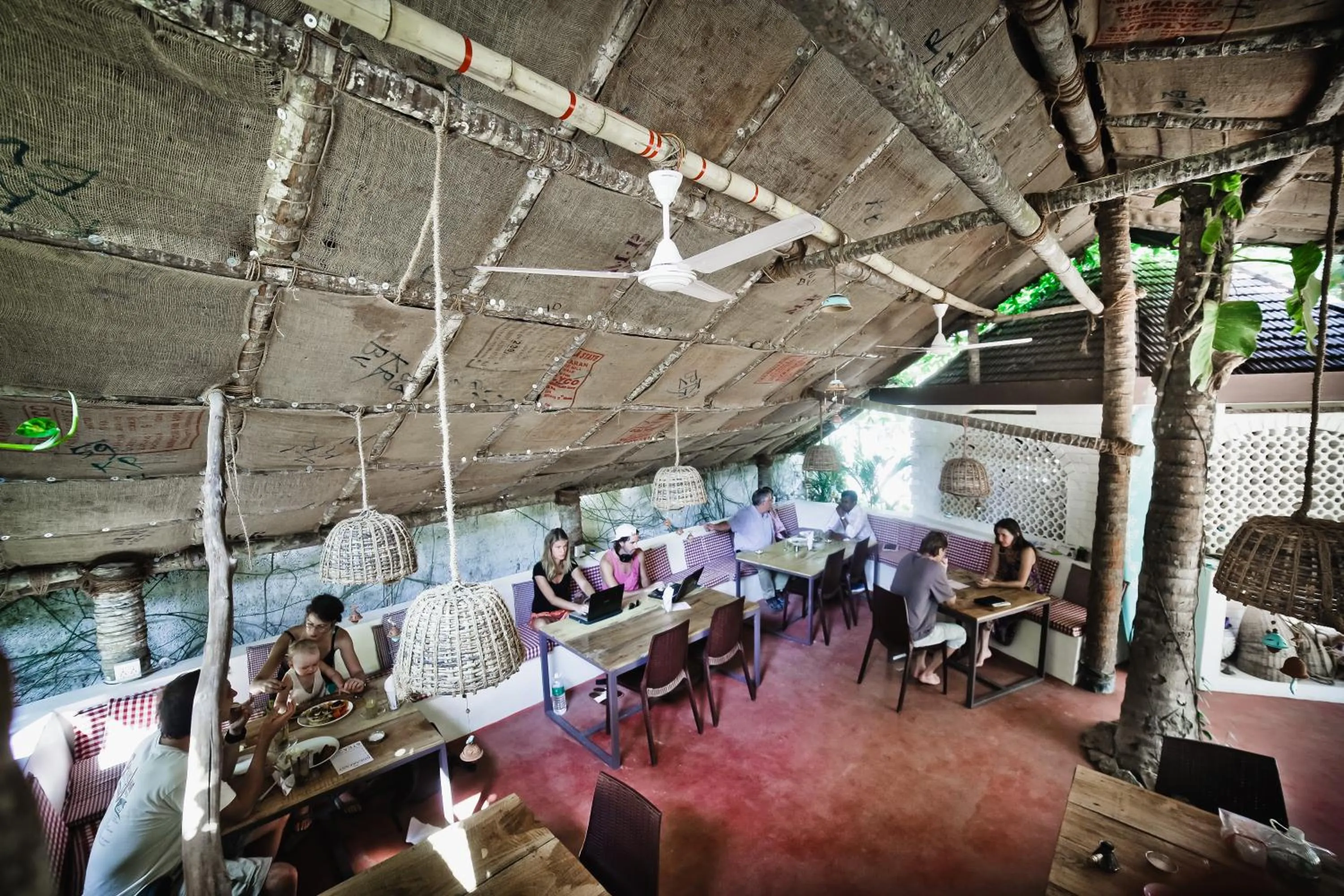 Restaurant/Places to Eat in InDa hotel