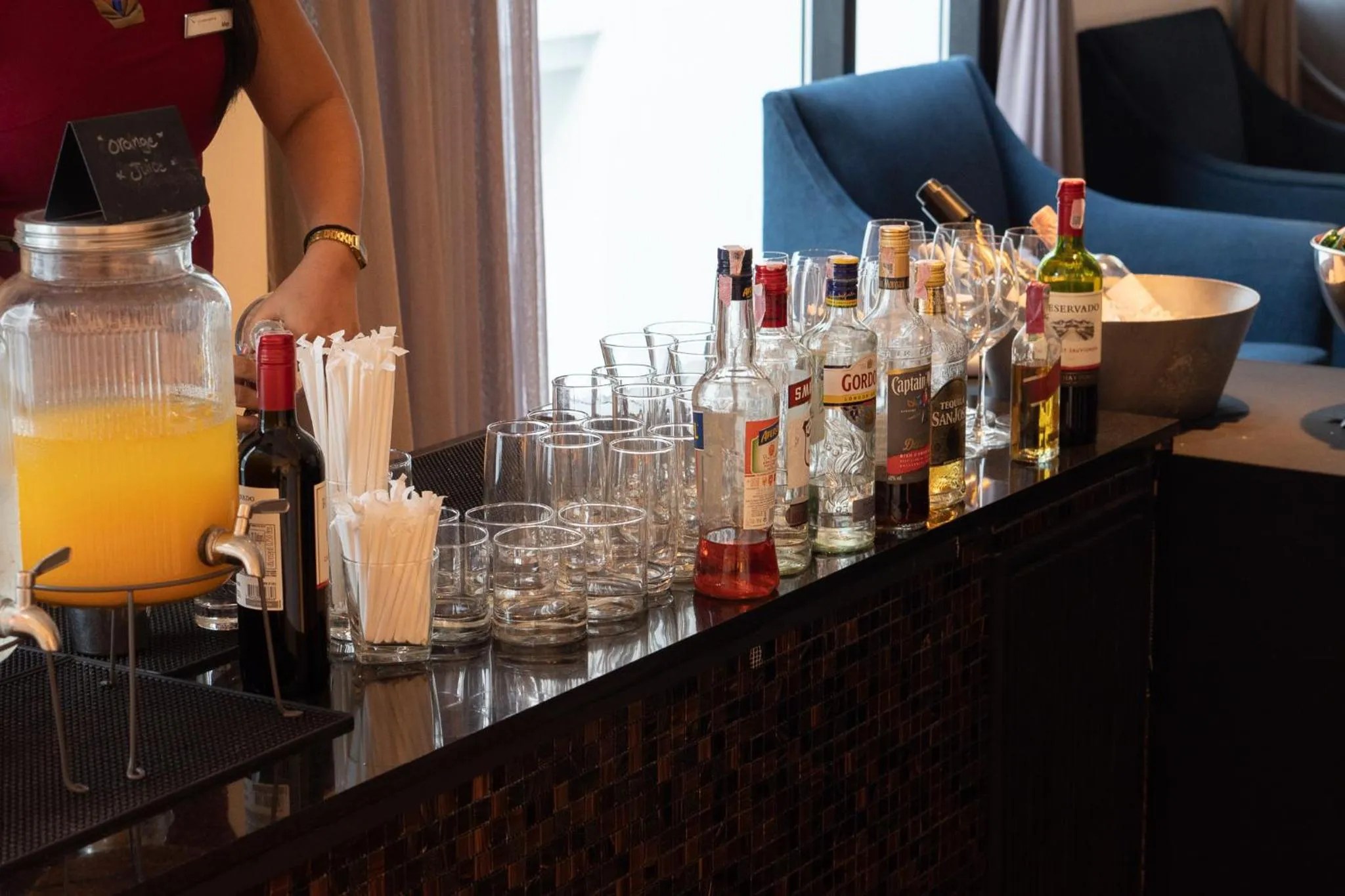 Lounge or bar in Mövenpick Hotel Sukhumvit 15 Bangkok