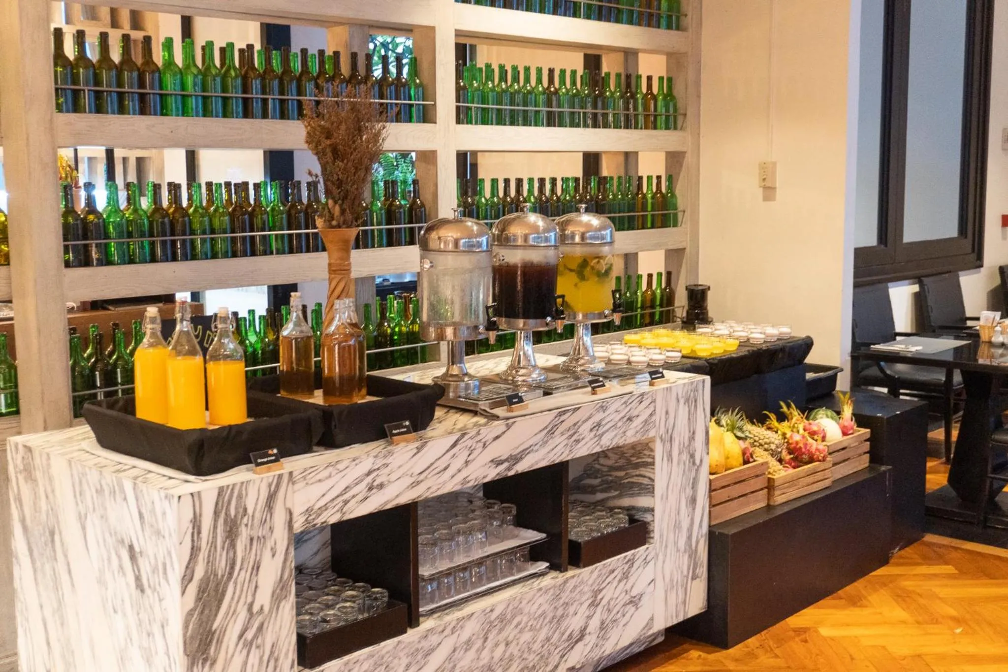 Food and drinks in Mövenpick Hotel Sukhumvit 15 Bangkok