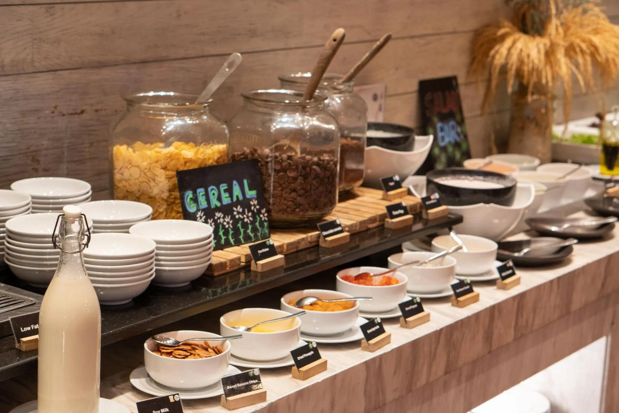 Food and drinks in Mövenpick Hotel Sukhumvit 15 Bangkok