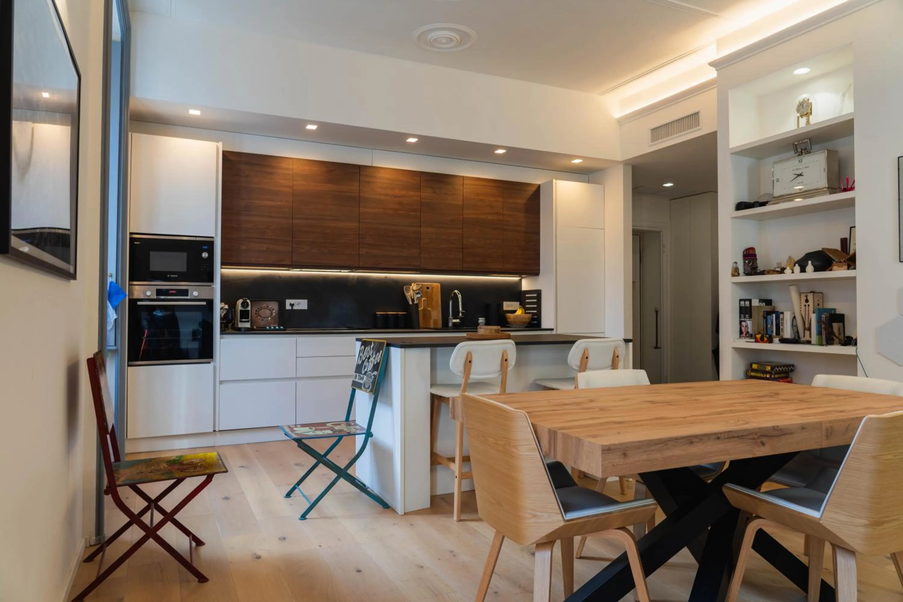 Coffee/tea facilities in Room in Stunning Central Open Space Apartment