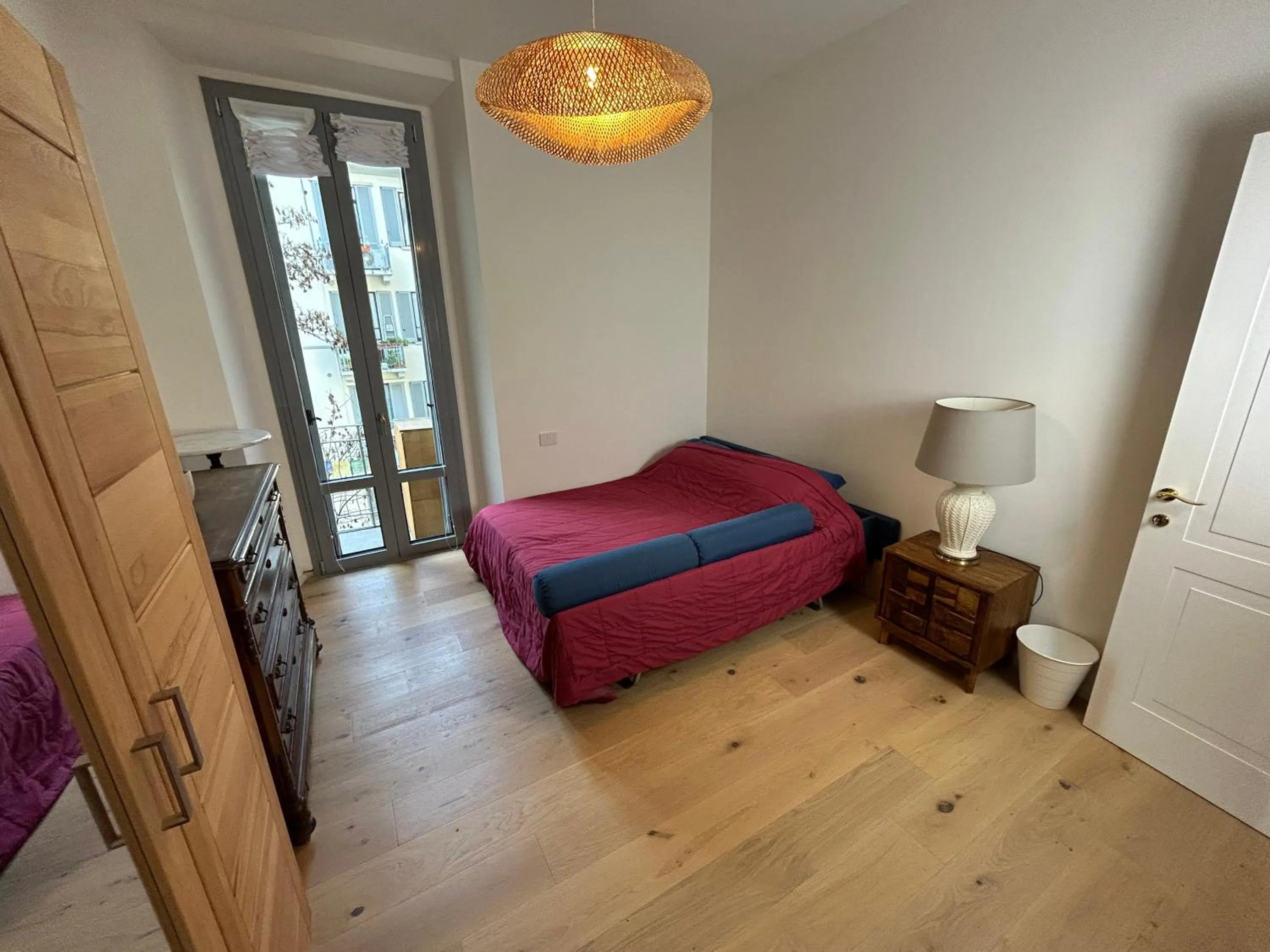 Bedroom in Room in Stunning Central Open Space Apartment