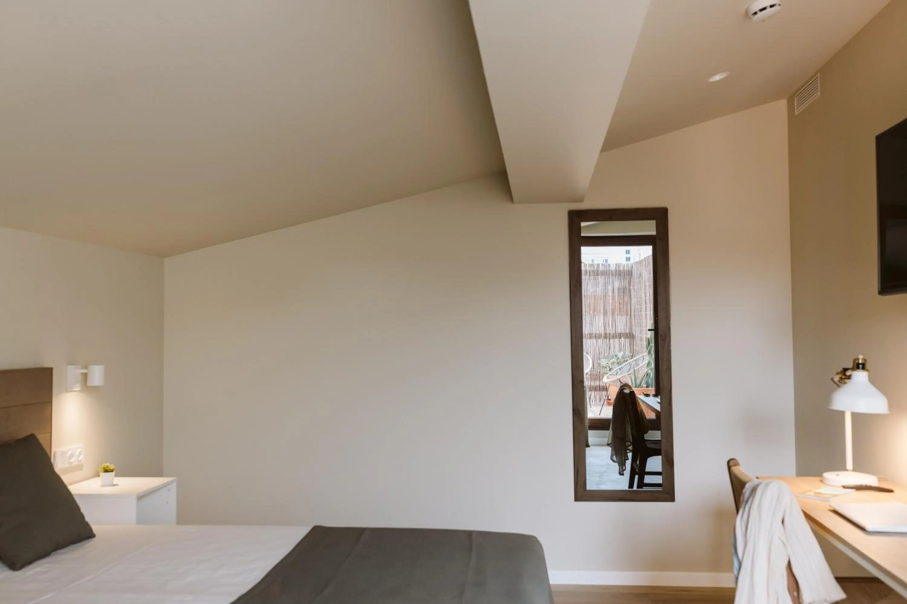 Bed in Lindala Natural