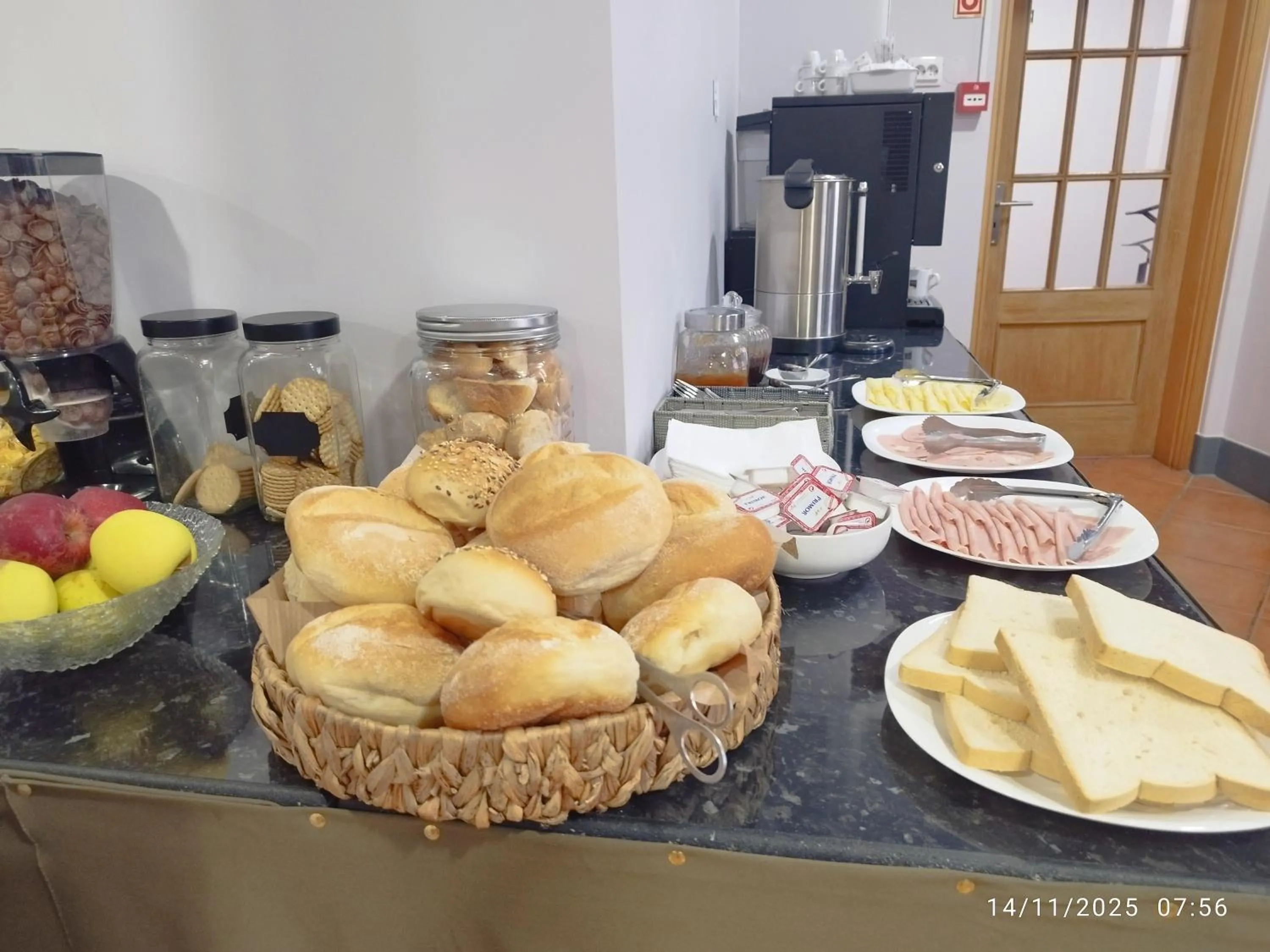 Breakfast in Alojamento Central II