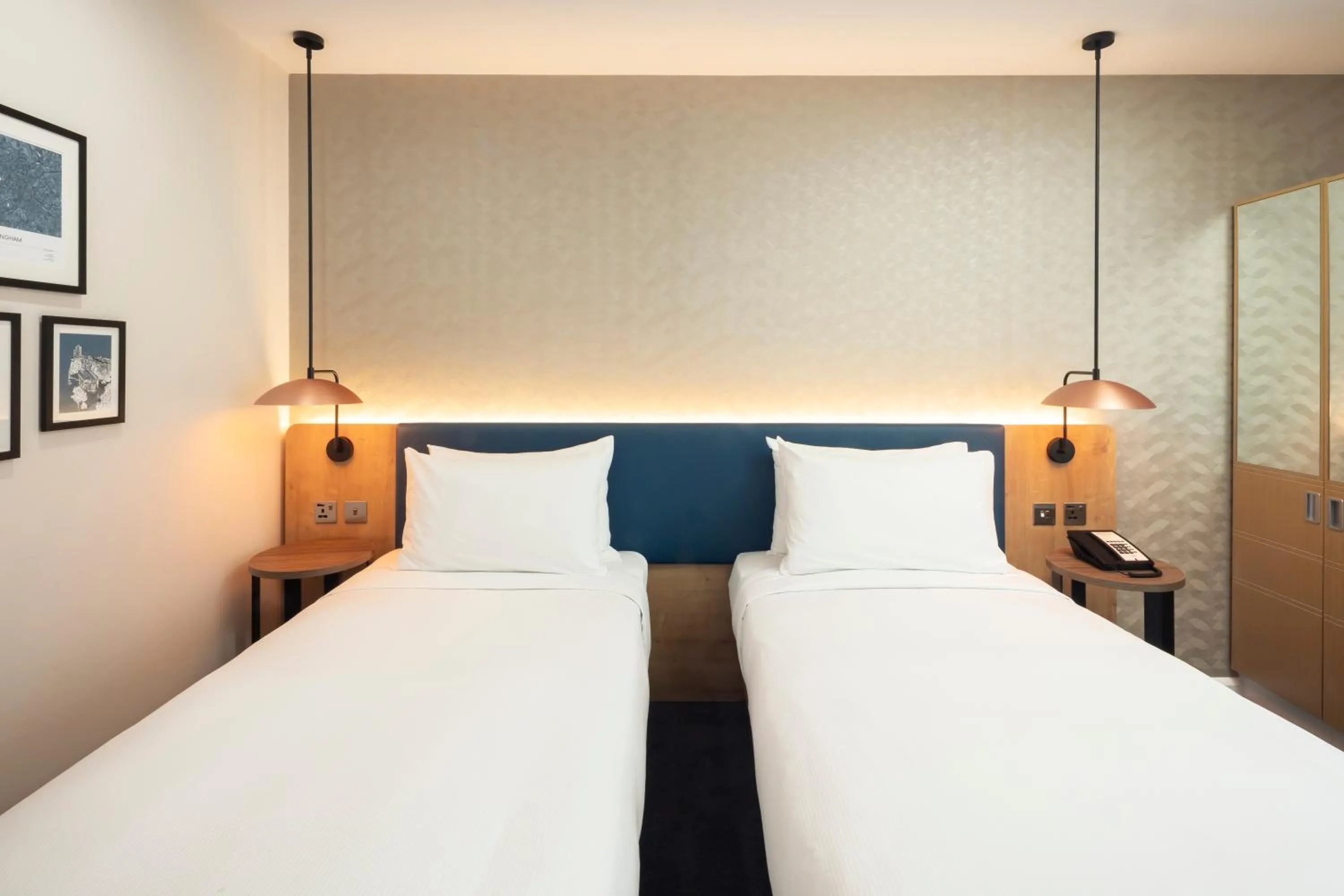 Bedroom, Bed in Hilton Garden Inn Bristol City Centre