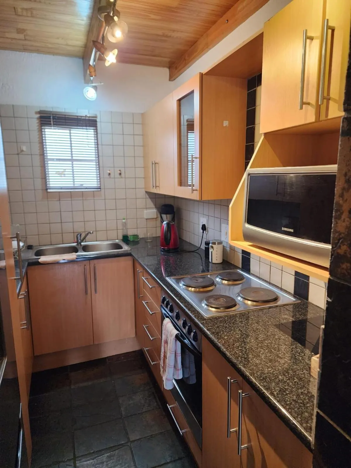 Six Valk Avenue Guest House