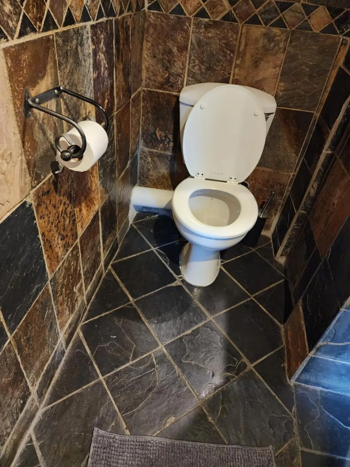 Six Valk Avenue Guest House