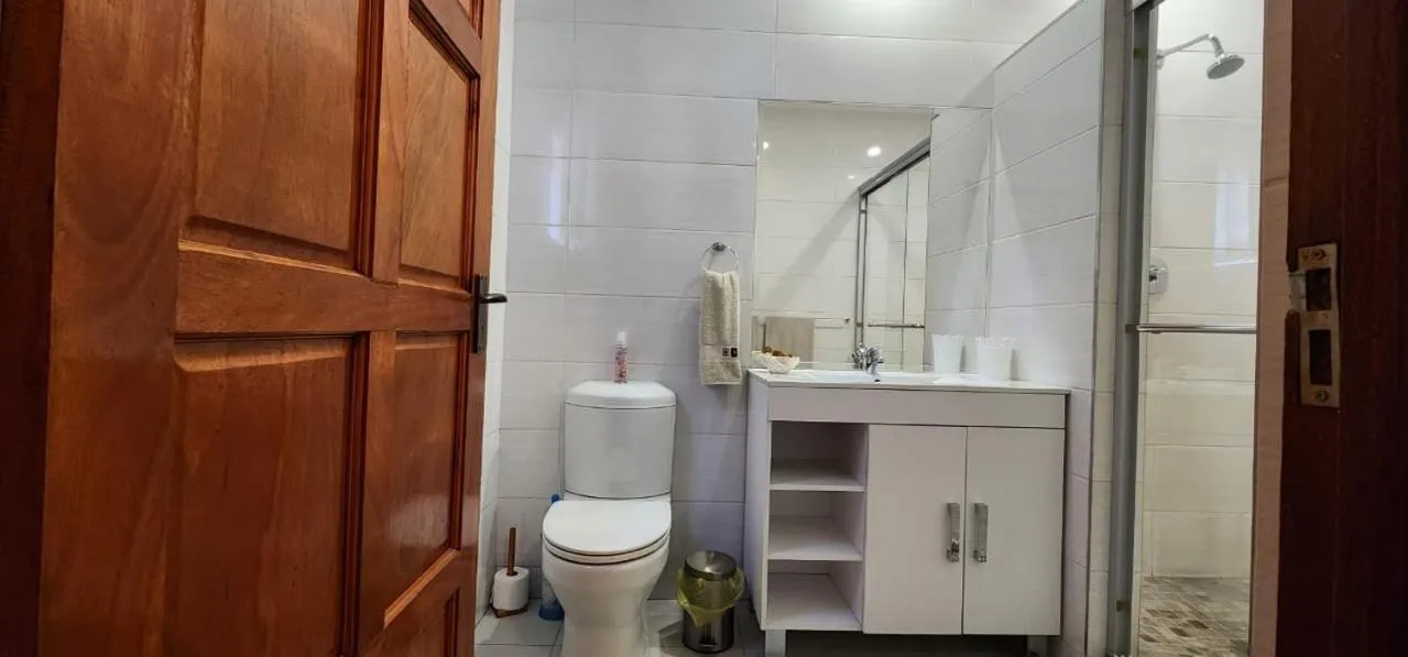 Six Valk Avenue Guest House