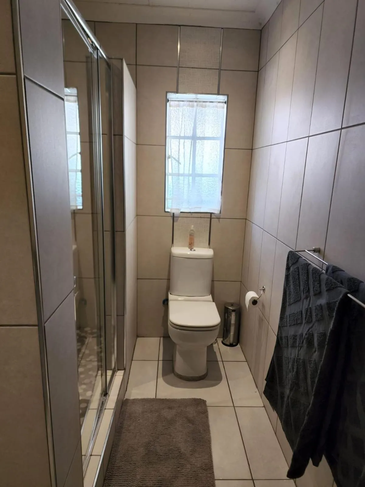 Six Valk Avenue Guest House