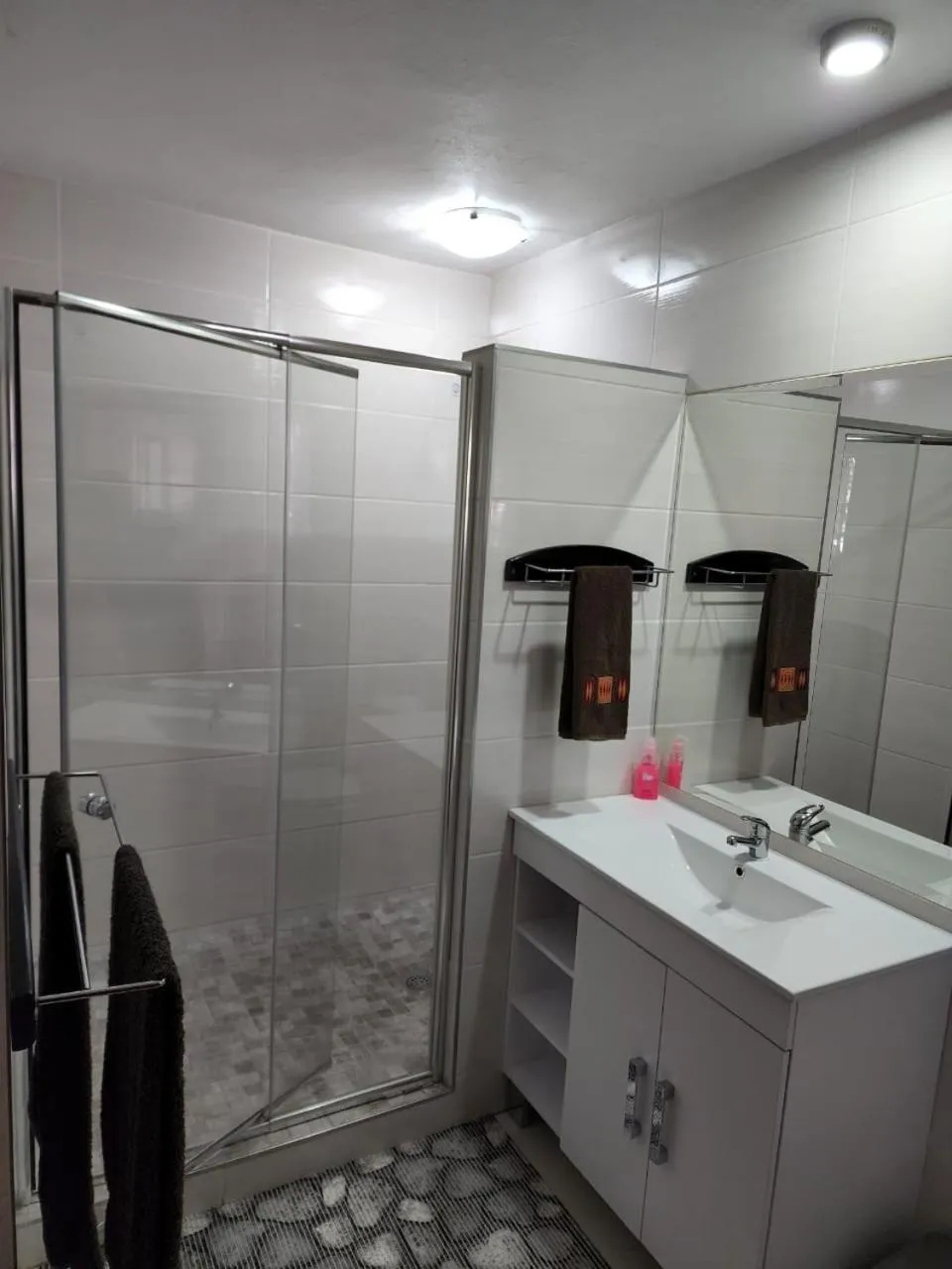 Six Valk Avenue Guest House