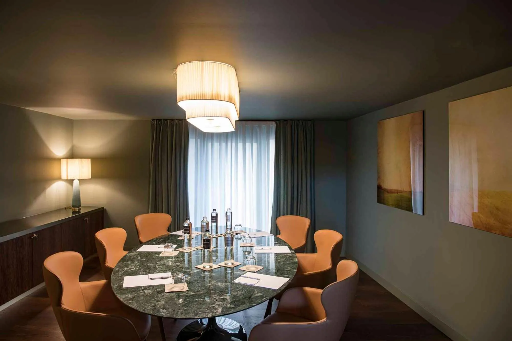 Seating area in Columbus Urban Resort