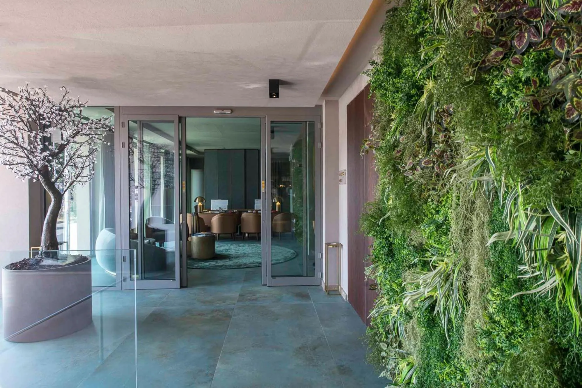 Facade/entrance in Columbus Urban Resort