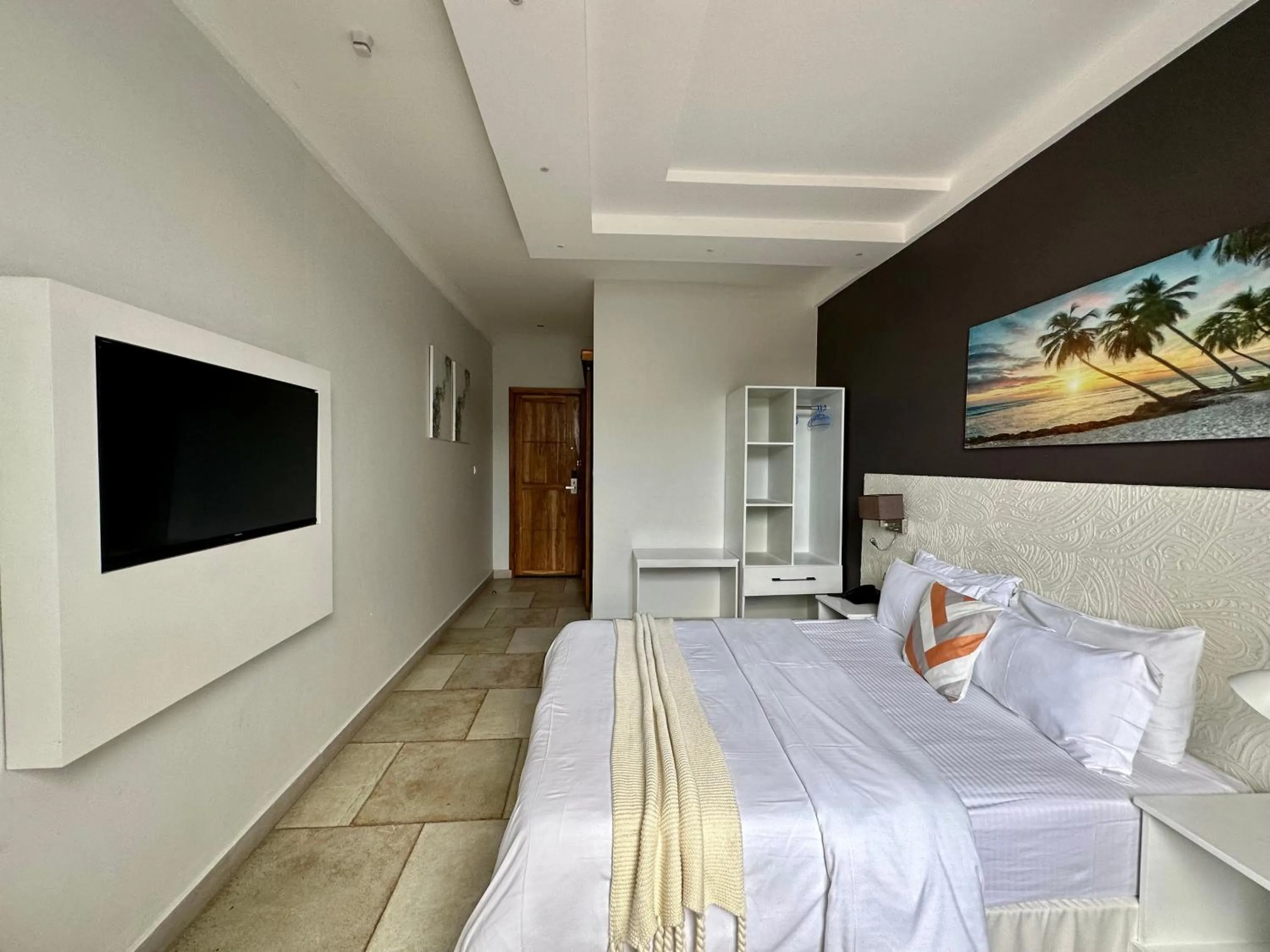 Communal lounge/ TV room in Yayo Masaki