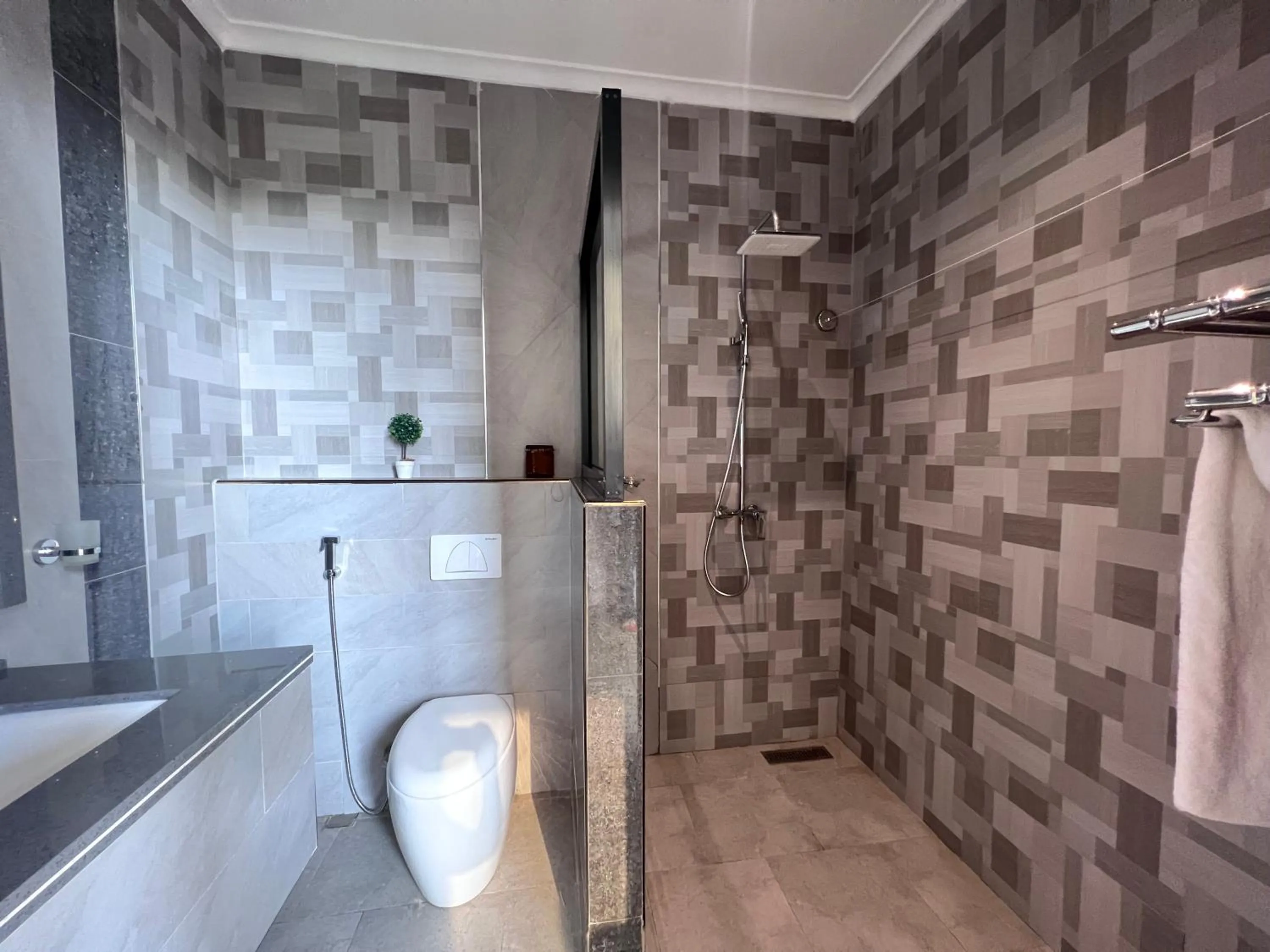 Shower in Yayo Masaki