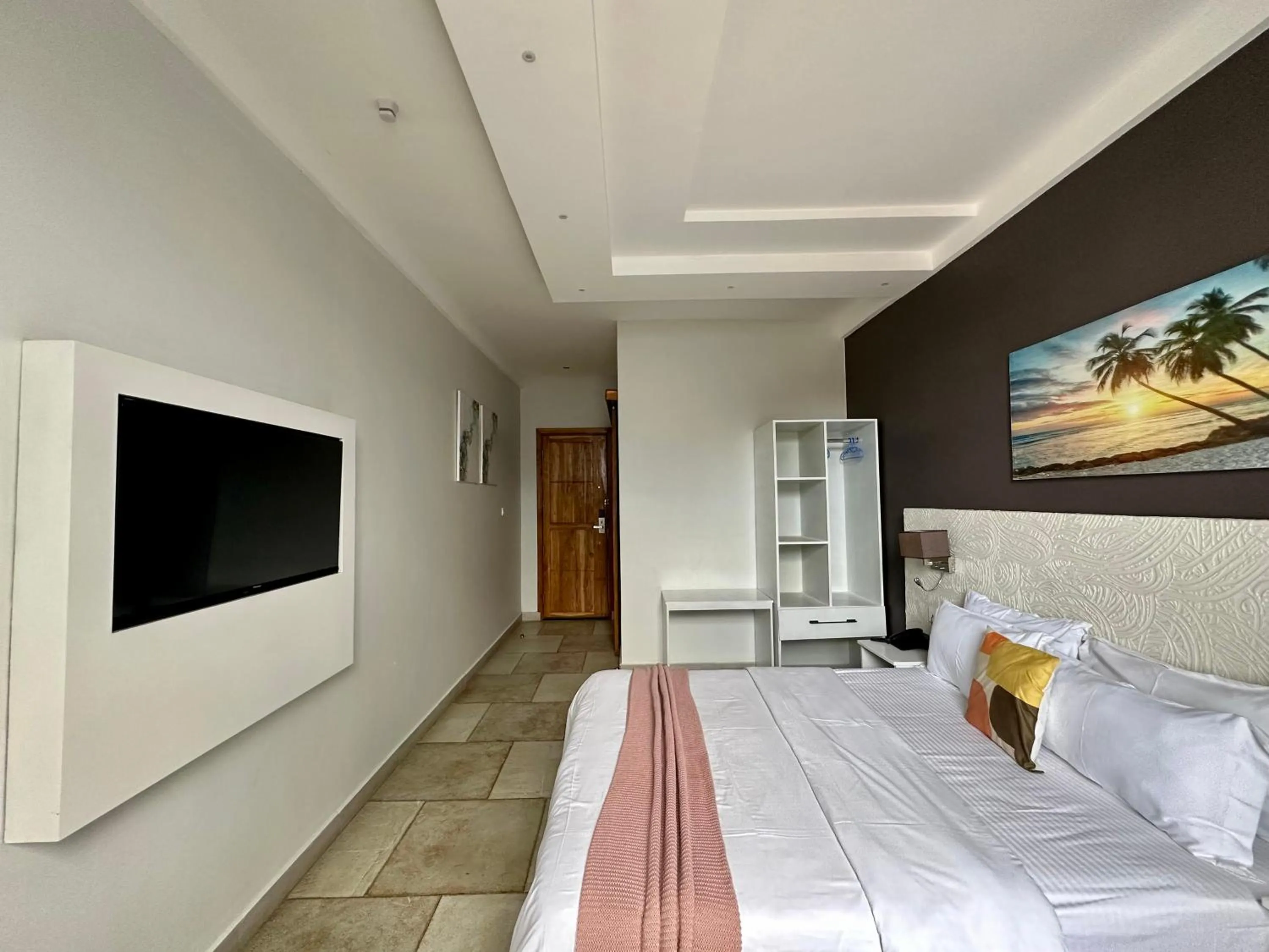 Communal lounge/ TV room in Yayo Masaki