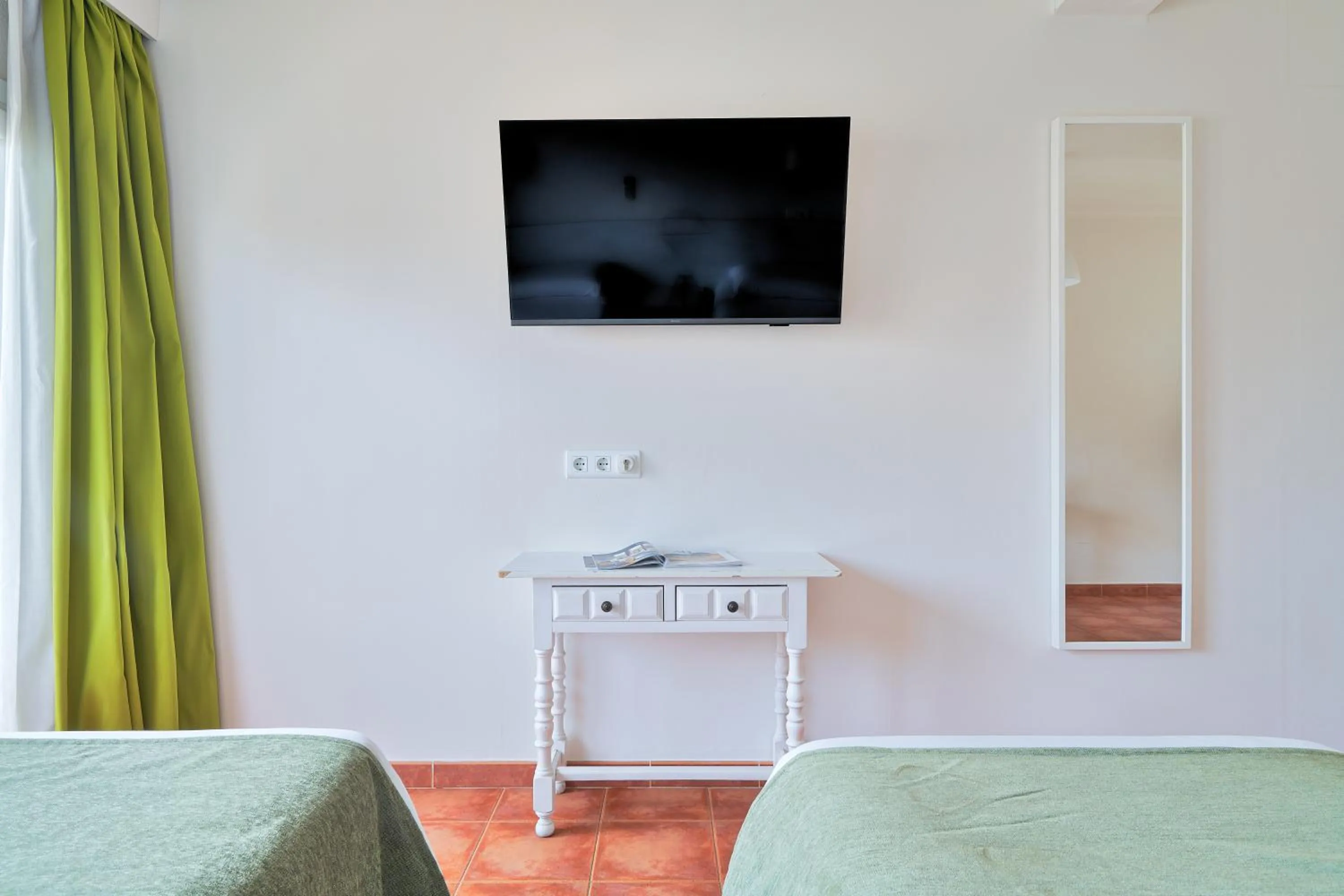 TV and multimedia in Hostal Sol y Miel