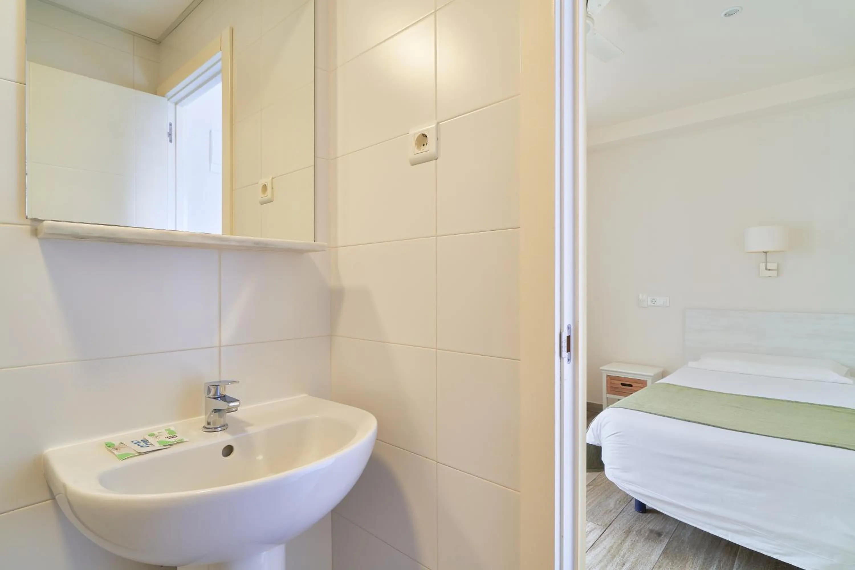 Bathroom, Bed in Hostal Sol y Miel