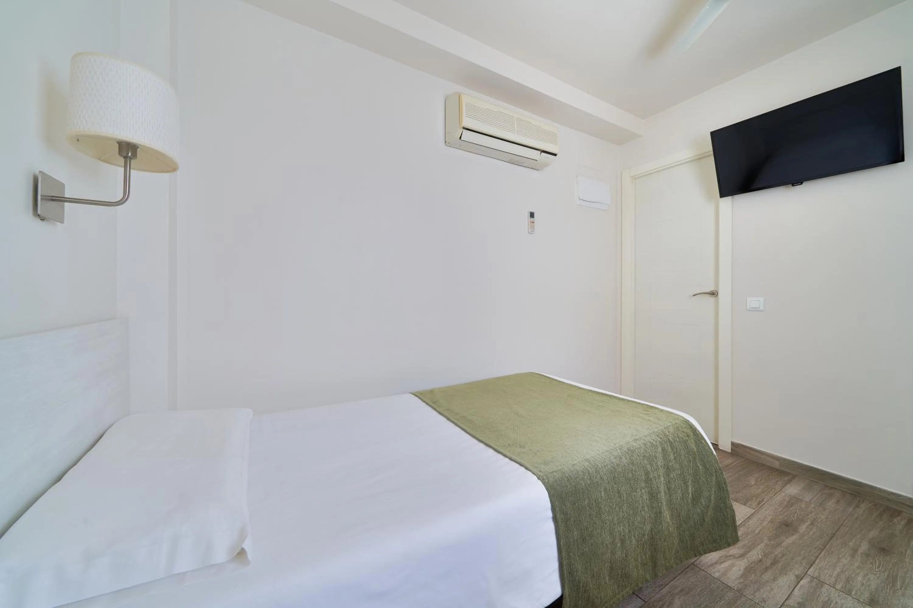 Bed in Hostal Sol y Miel