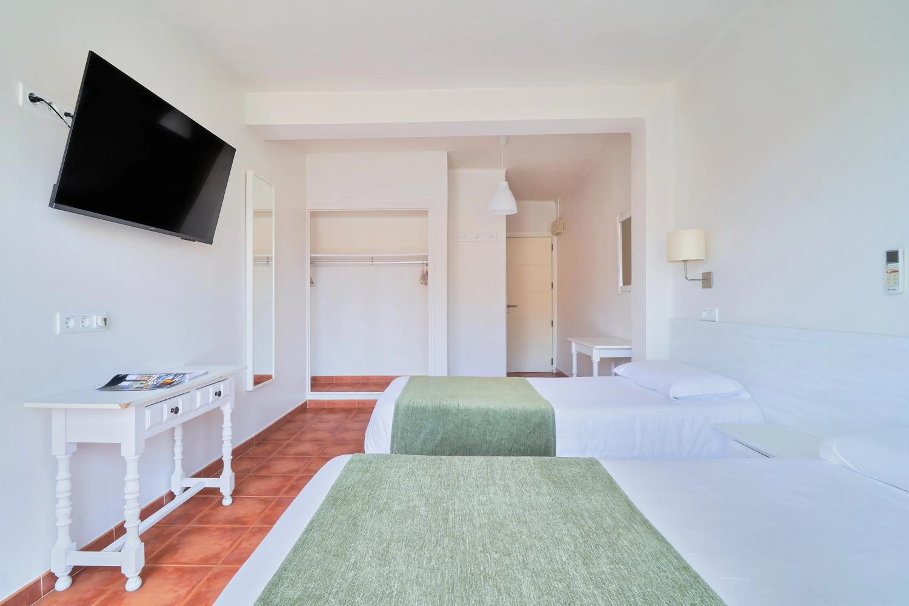 Bed in Hostal Sol y Miel