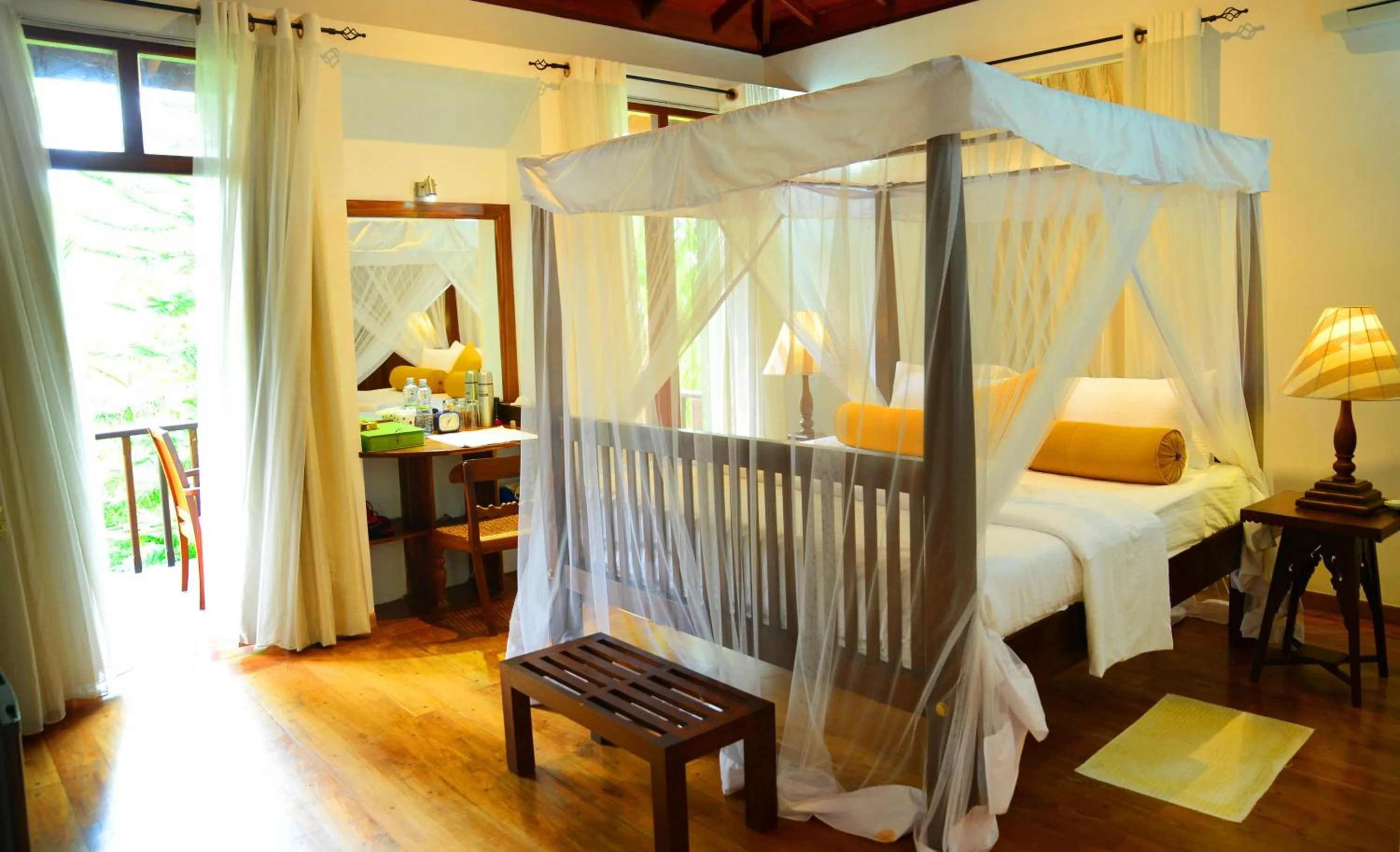 Photo of the whole room in Tropical Retreat