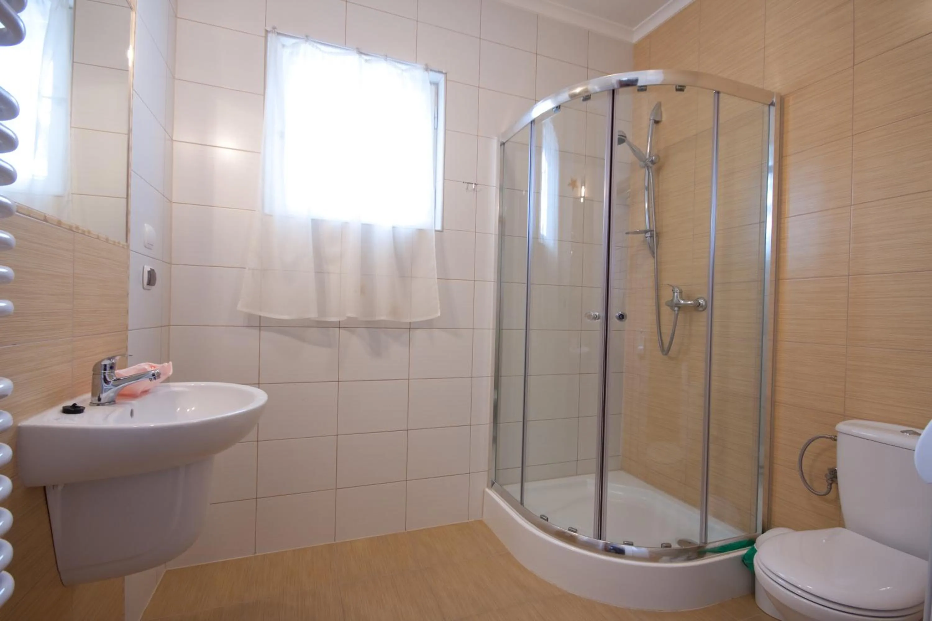Shower in Willa Strumyk